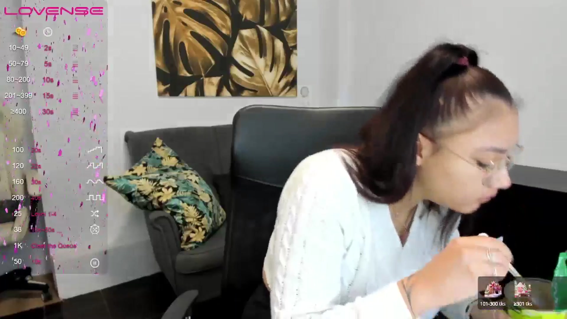 Gallery image thumbnail from SunfLowerr's myfreecams stream on, 12/28/2024, 14:25 image 11 of 20