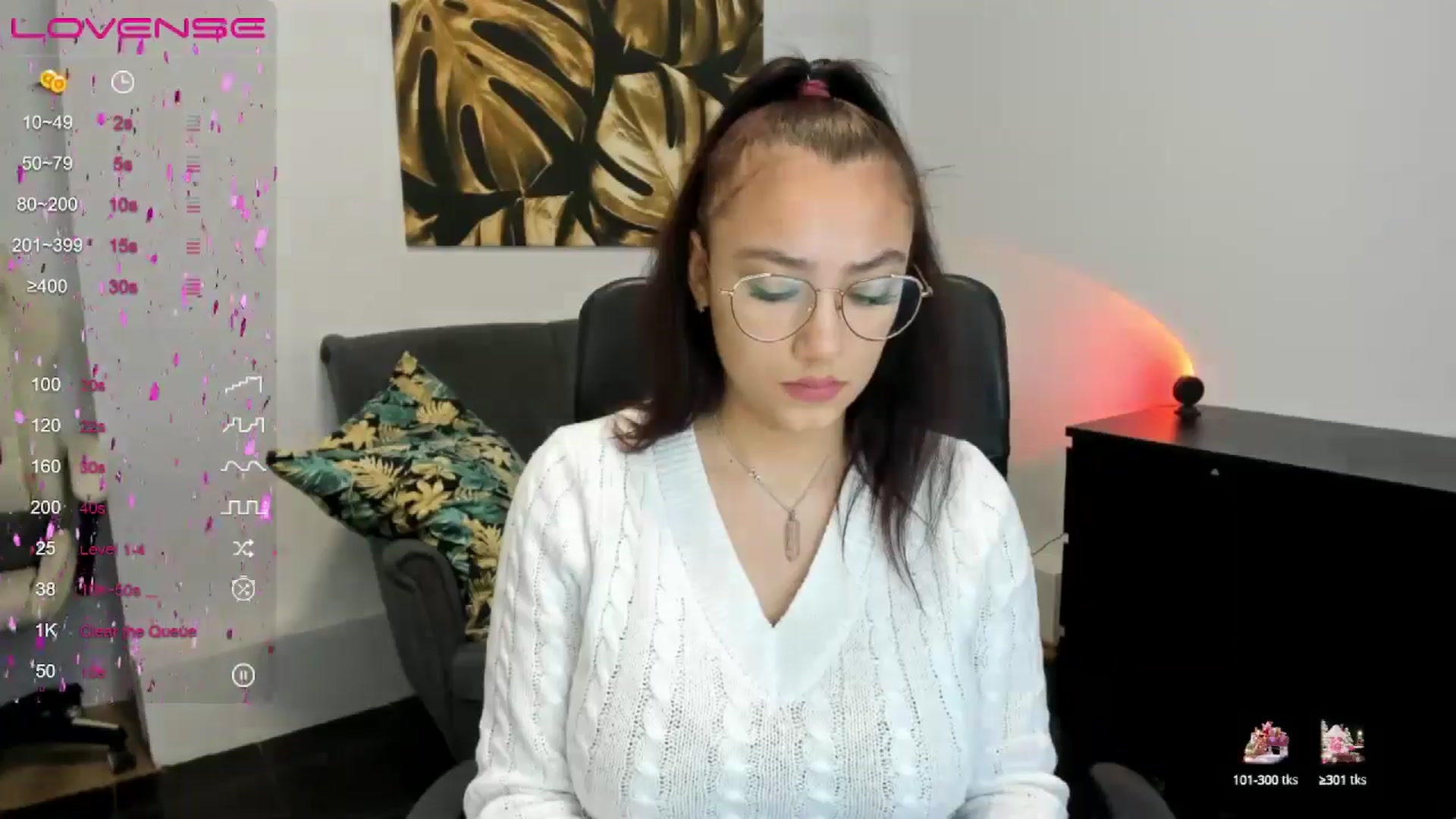 Gallery image thumbnail from SunfLowerr's myfreecams stream on, 12/28/2024, 14:25 image 14 of 20
