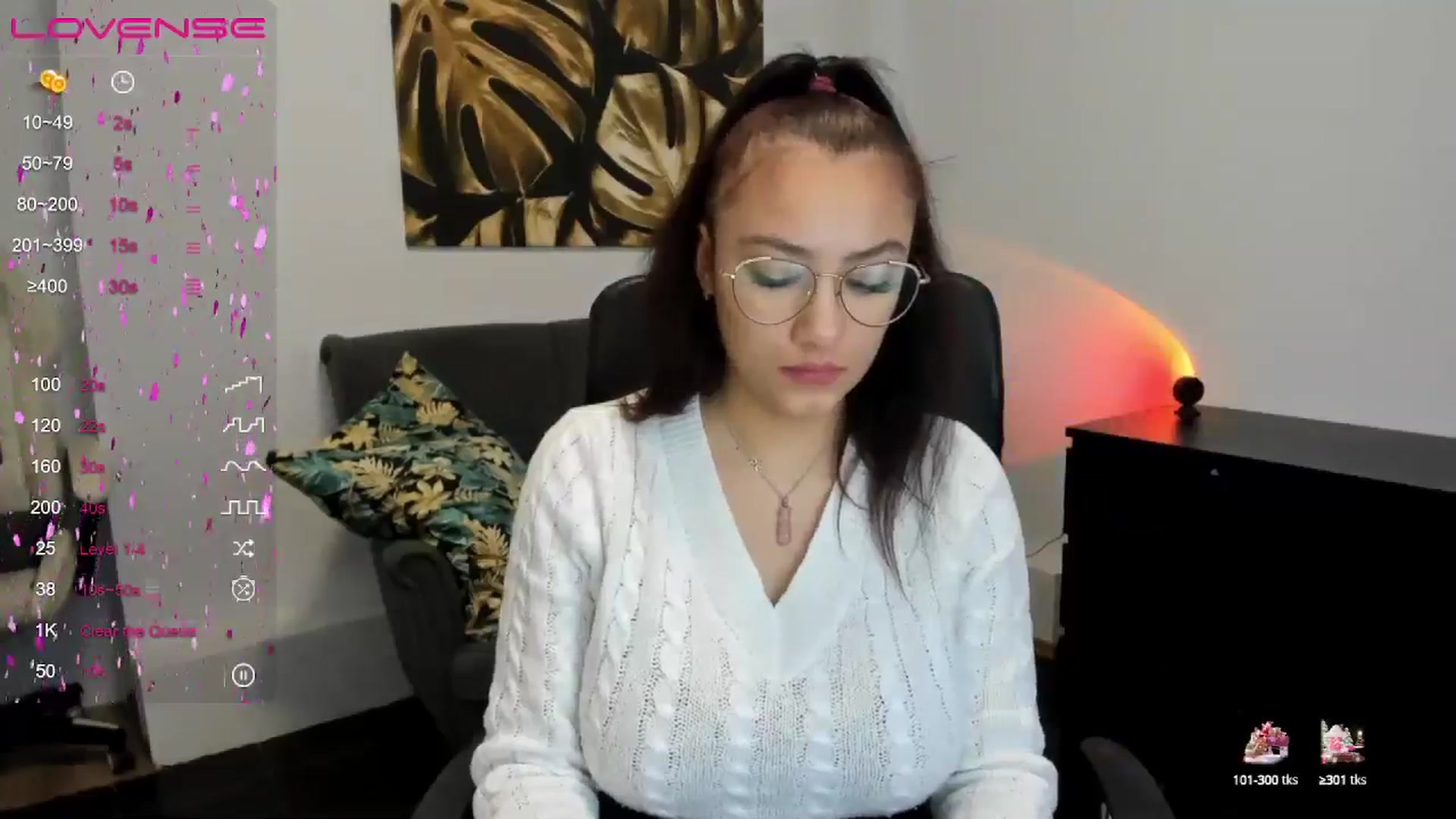 Gallery image thumbnail from SunfLowerr's myfreecams stream on, 12/28/2024, 14:25 image 8 of 20