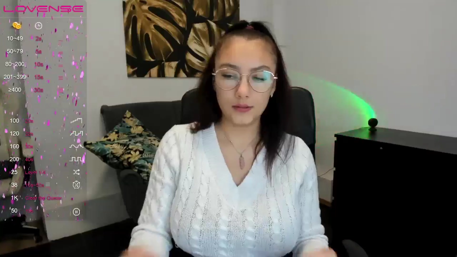 Gallery image thumbnail from SunfLowerr's myfreecams stream on, 12/28/2024, 14:25 image 12 of 20
