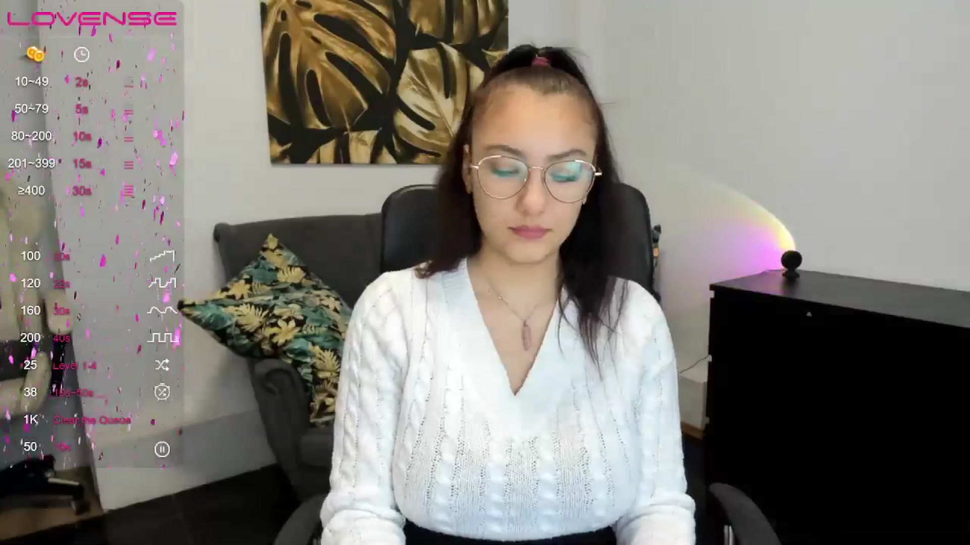 Gallery image thumbnail from SunfLowerr's myfreecams stream on, 12/28/2024, 14:25 image 7 of 20