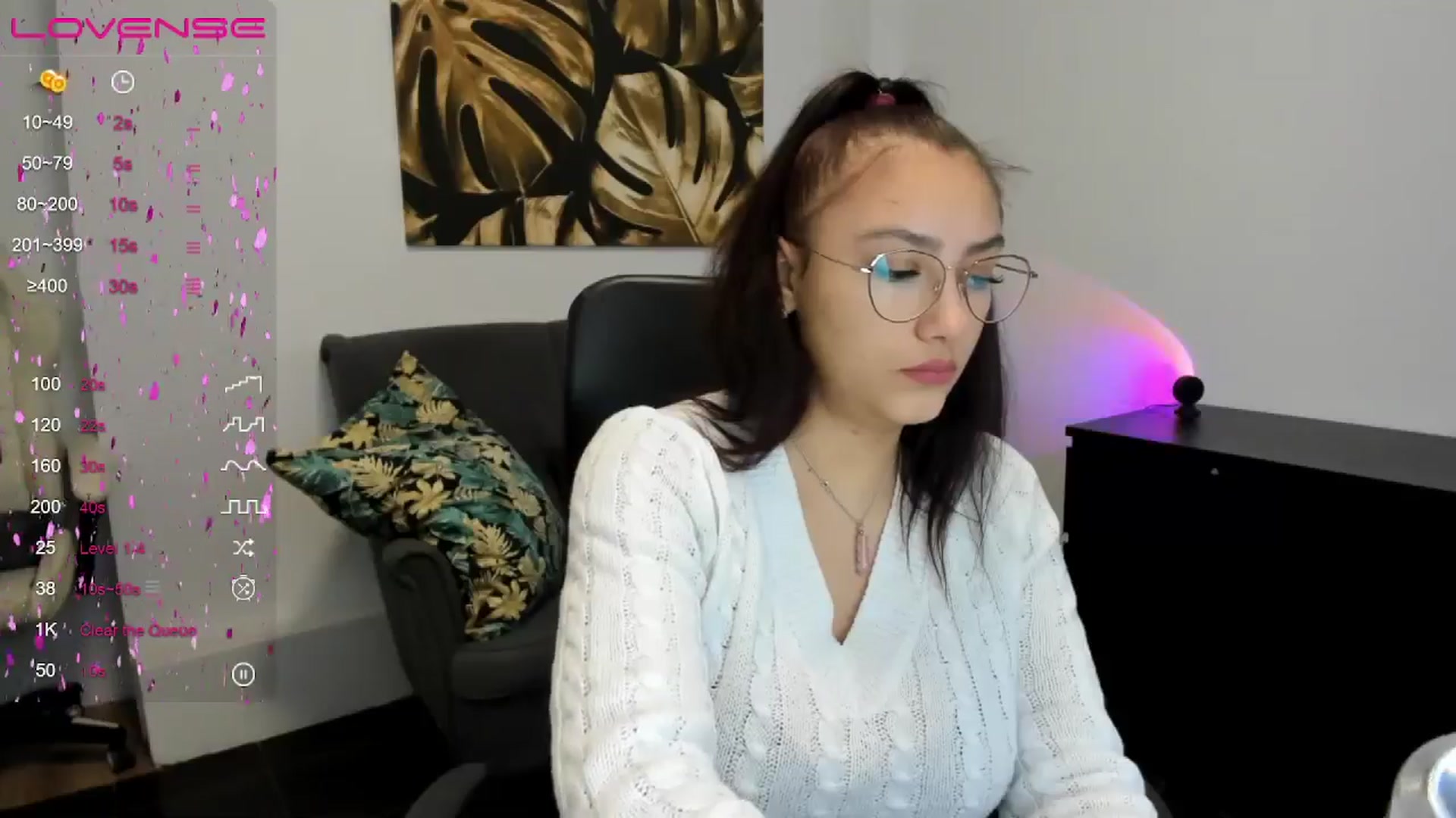 Gallery image thumbnail from SunfLowerr's myfreecams stream on, 12/28/2024, 14:25 image 18 of 20