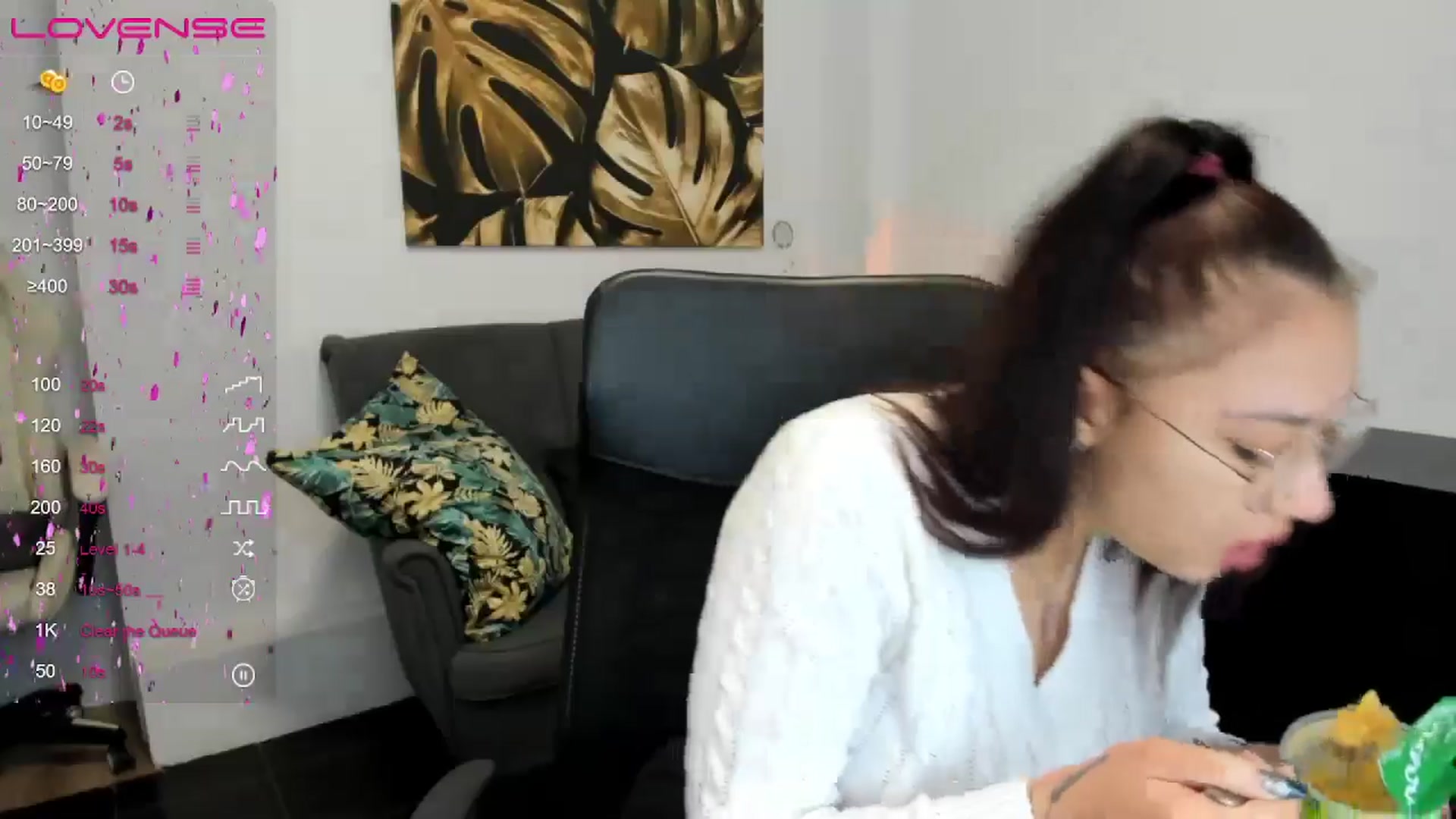Gallery image thumbnail from SunfLowerr's myfreecams stream on, 12/28/2024, 14:25 image 17 of 20