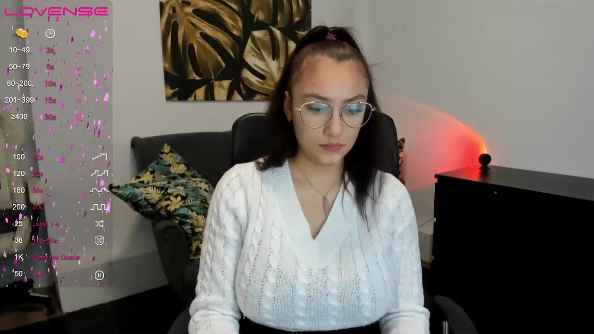 Gallery image thumbnail from SunfLowerr's myfreecams stream on, 12/28/2024, 14:25 image 6 of 20