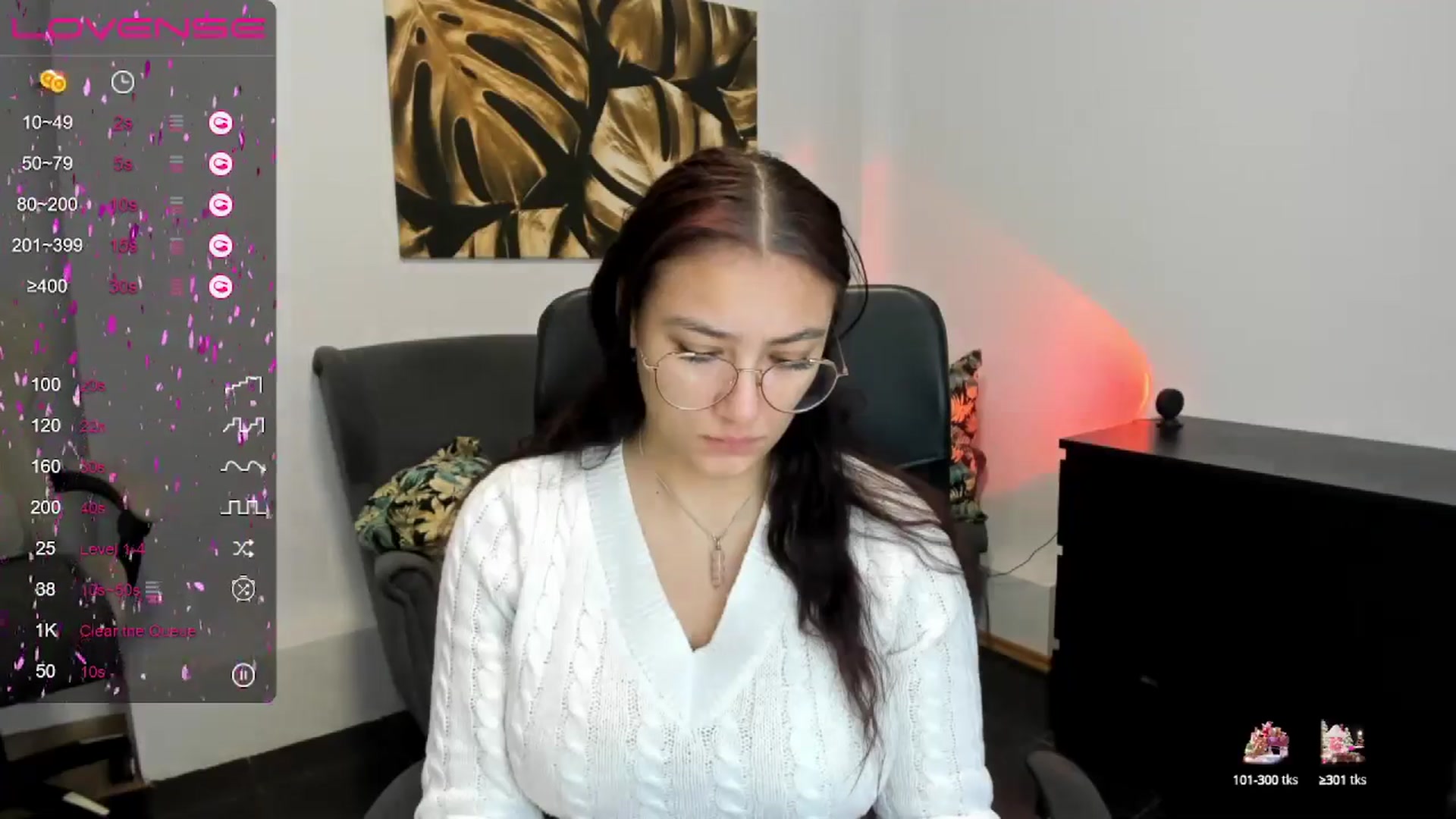 Gallery image thumbnail from SunfLowerr's myfreecams stream on, 12/30/2024, 14:01 image 8 of 20