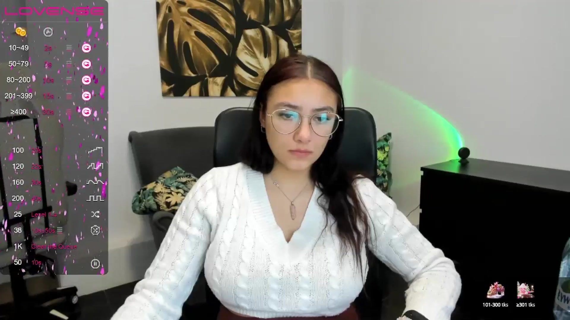 Gallery image thumbnail from SunfLowerr's myfreecams stream on, 12/30/2024, 16:32 image 13 of 20