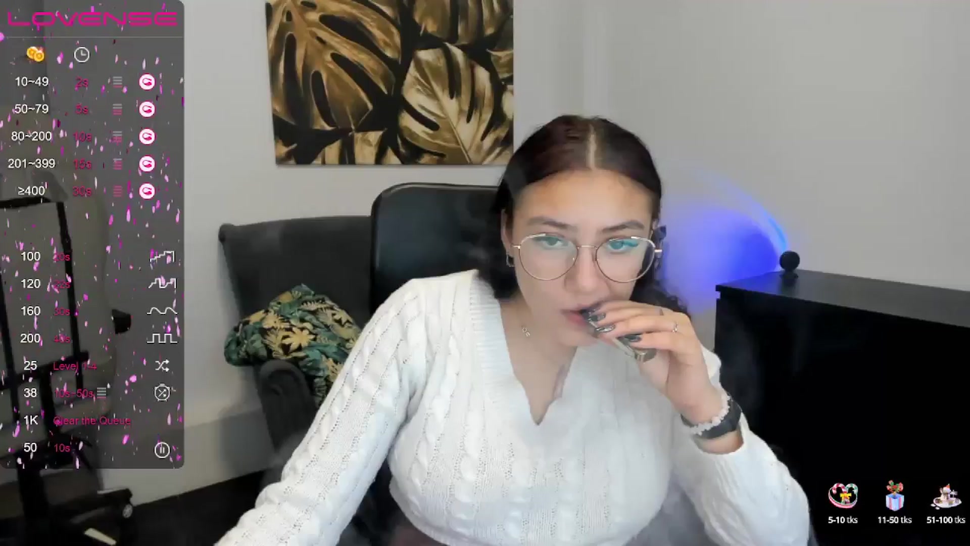 Gallery image thumbnail from SunfLowerr's myfreecams stream on, 12/30/2024, 16:32 image 6 of 20