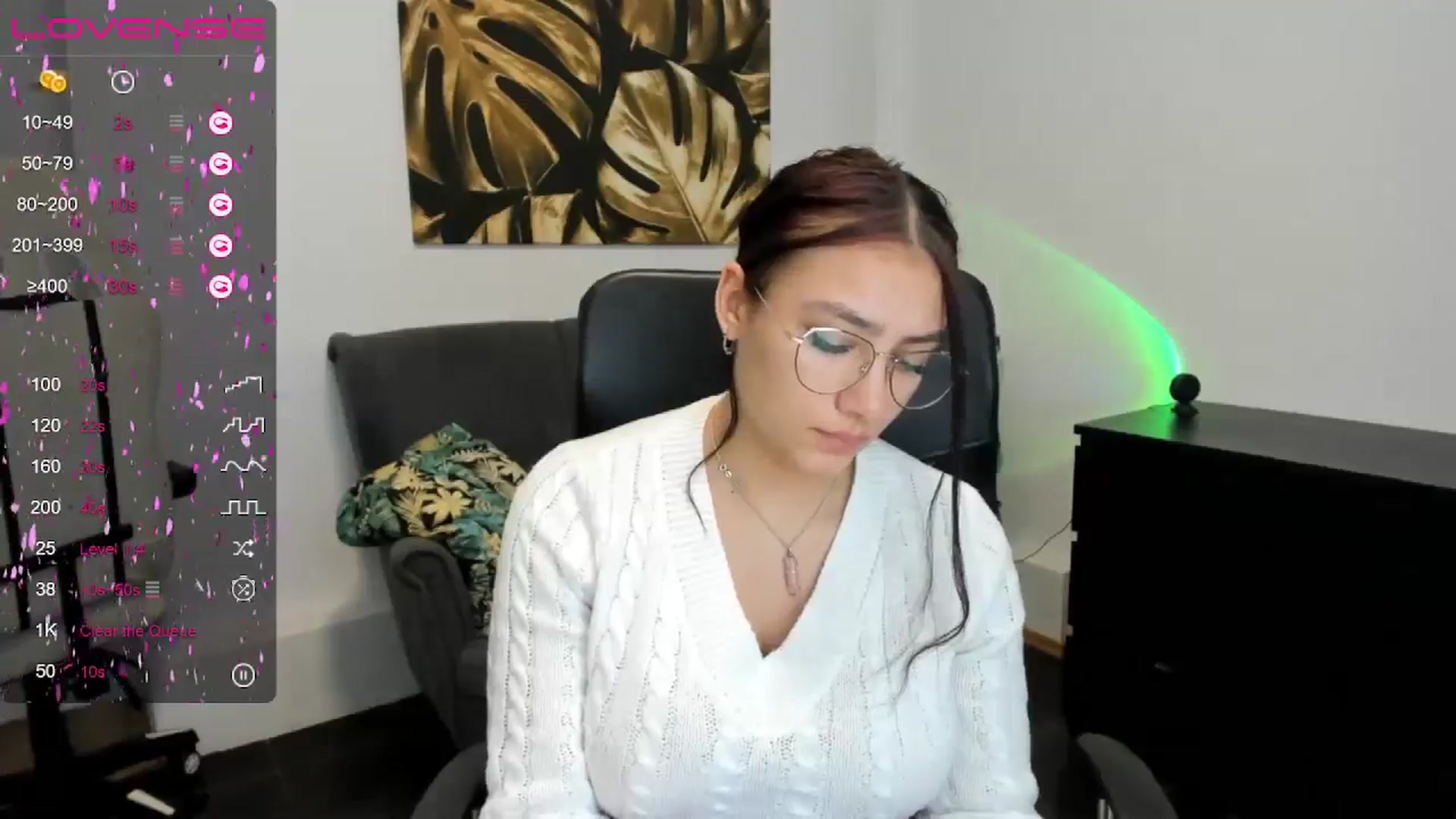 Gallery image thumbnail from SunfLowerr's myfreecams stream on, 12/30/2024, 19:43 image 13 of 20