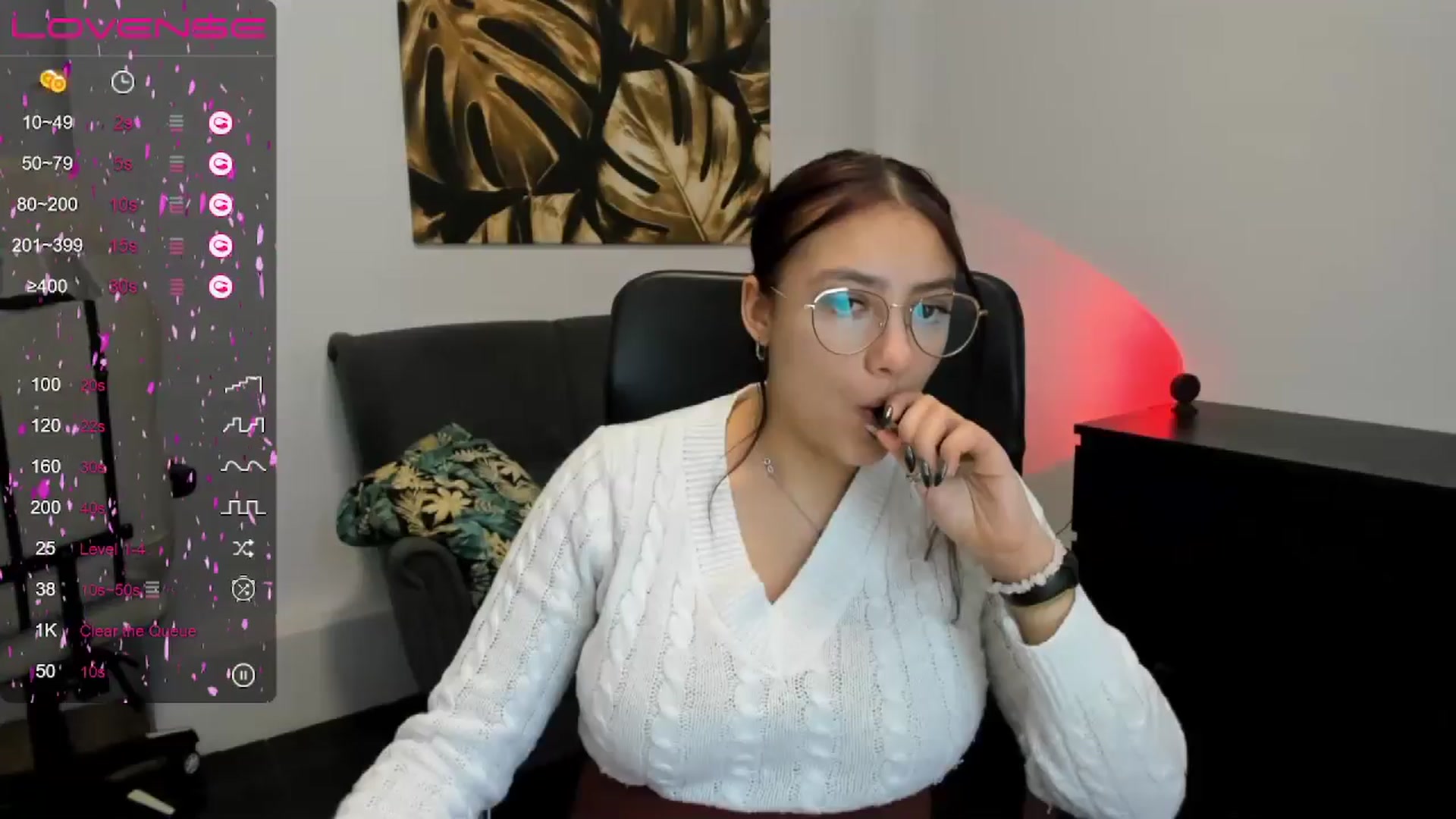 Gallery image thumbnail from SunfLowerr's myfreecams stream on, 12/30/2024, 19:43 image 14 of 20