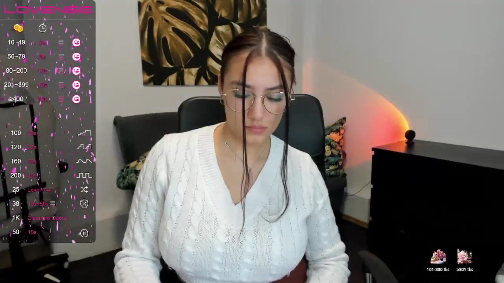 Gallery image thumbnail from SunfLowerr's myfreecams stream on, 12/30/2024, 19:43 image 6 of 20