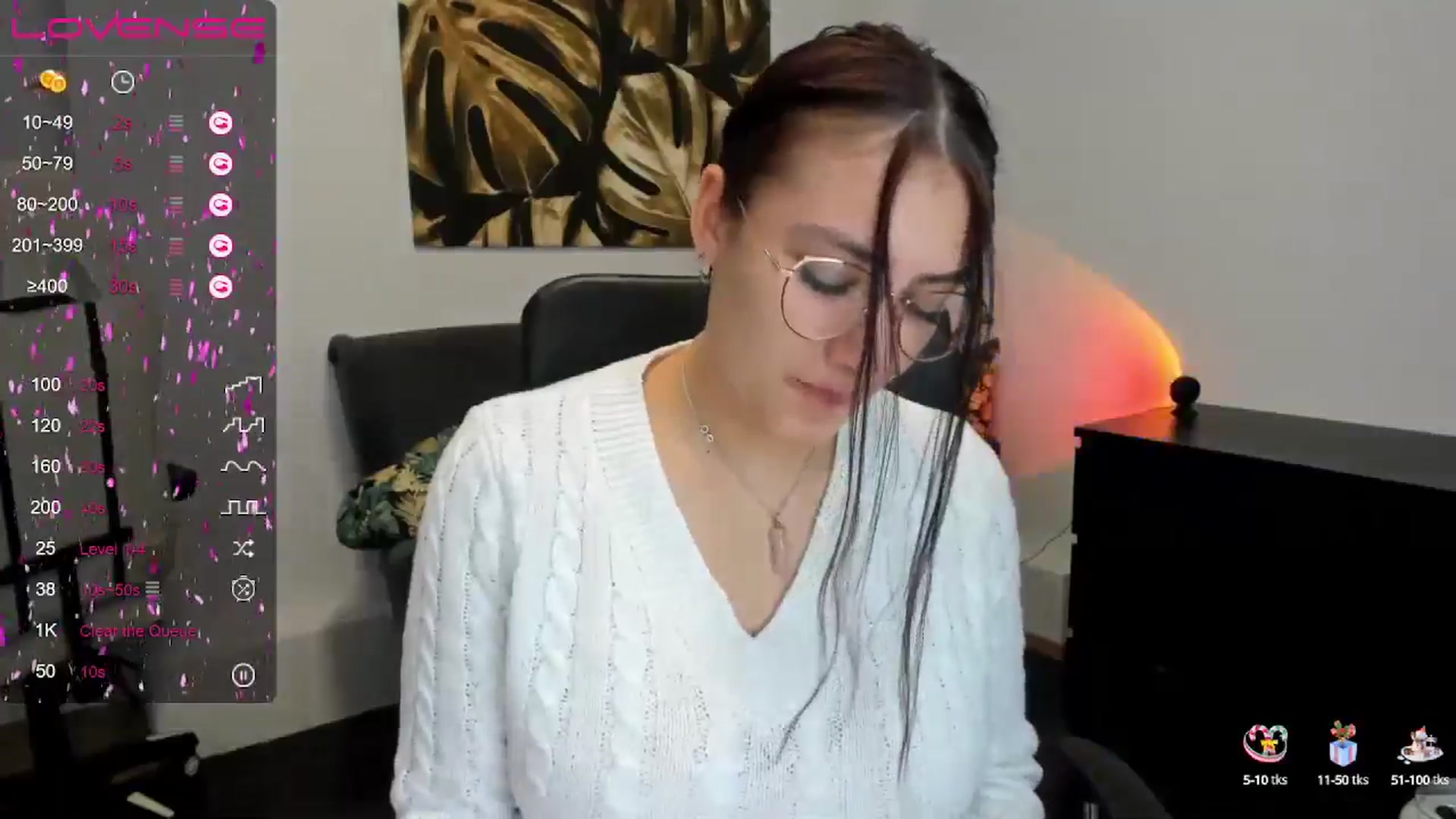 Gallery image thumbnail from SunfLowerr's myfreecams stream on, 12/30/2024, 19:43 image 7 of 20