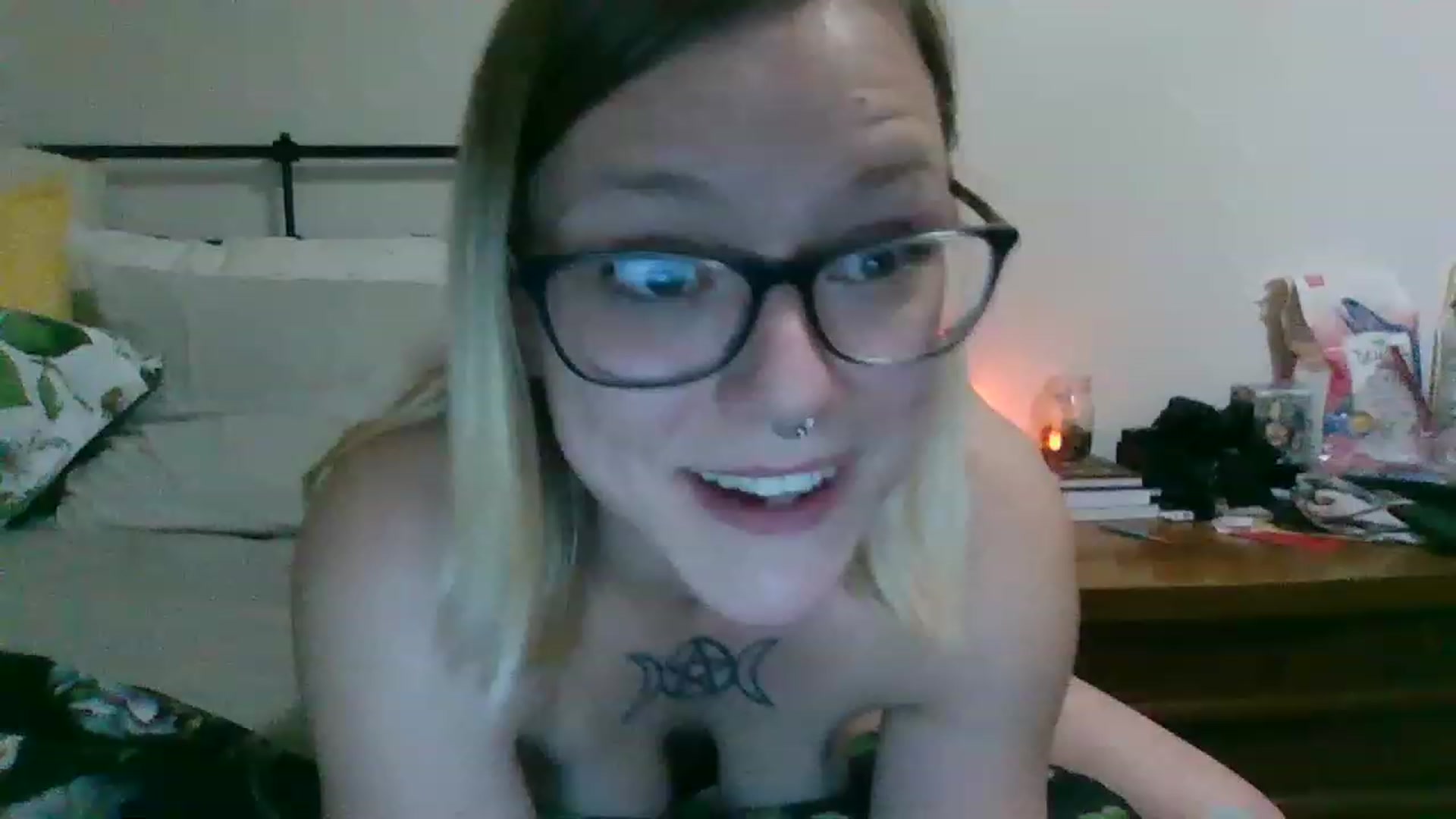 Gallery image thumbnail from Sungazing7383's myfreecams stream on, 02/13/2023, 24:30 image 13 of 20