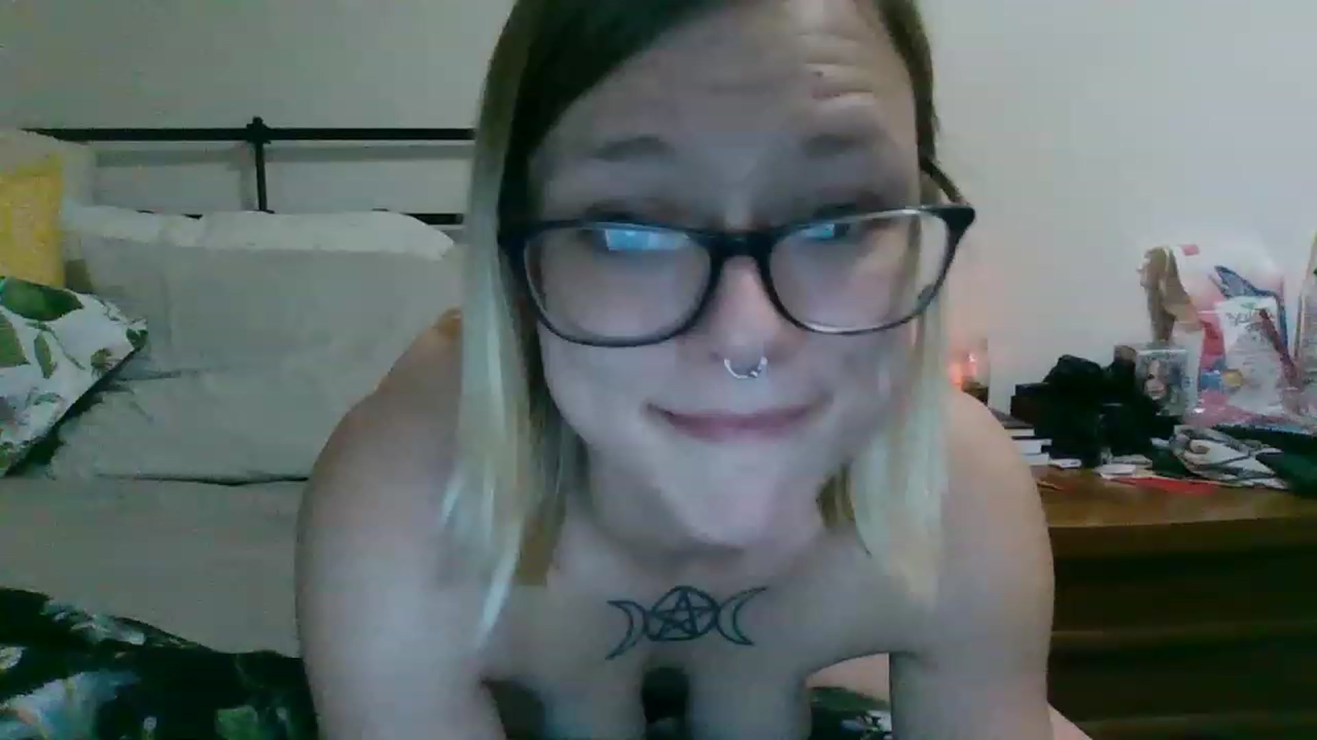 Gallery image thumbnail from Sungazing7383's myfreecams stream on, 02/13/2023, 24:30 image 14 of 20