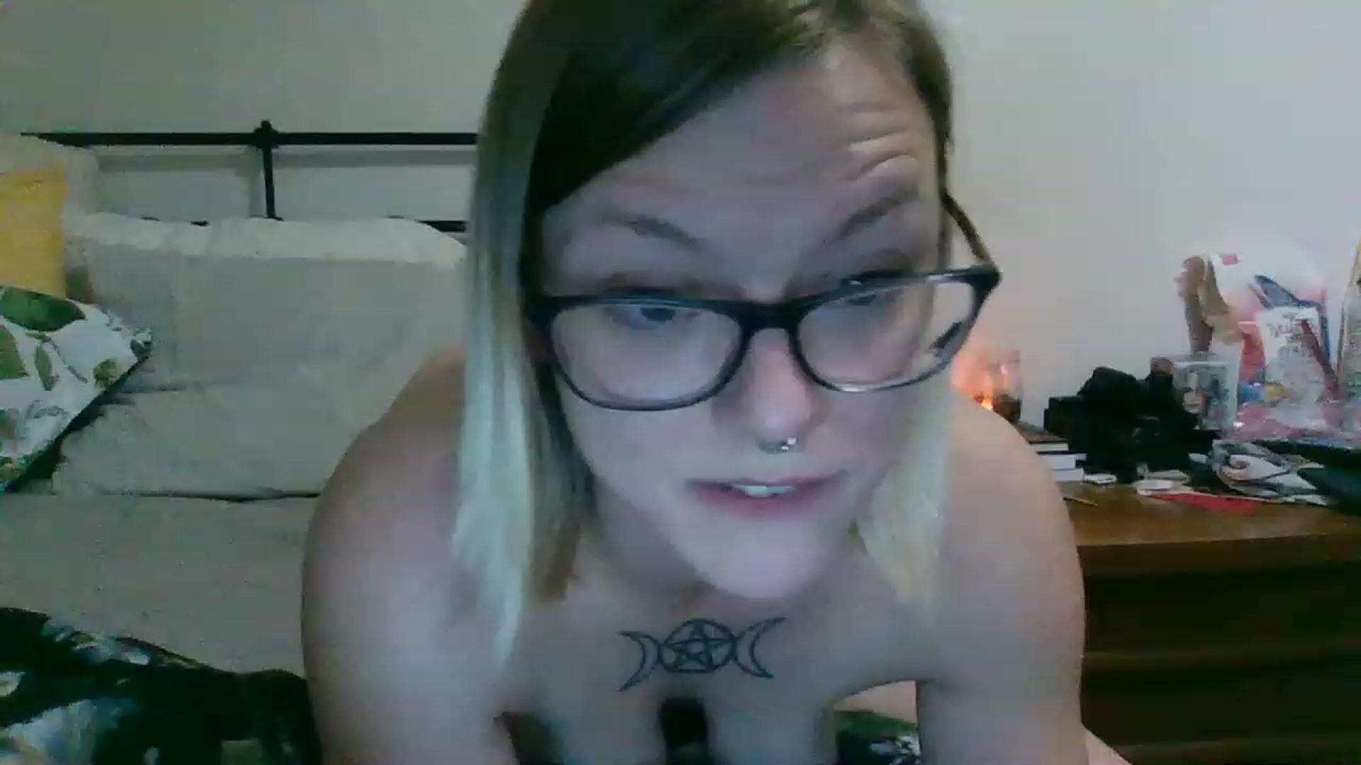 Gallery image thumbnail from Sungazing7383's myfreecams stream on, 02/13/2023, 24:30 image 15 of 20