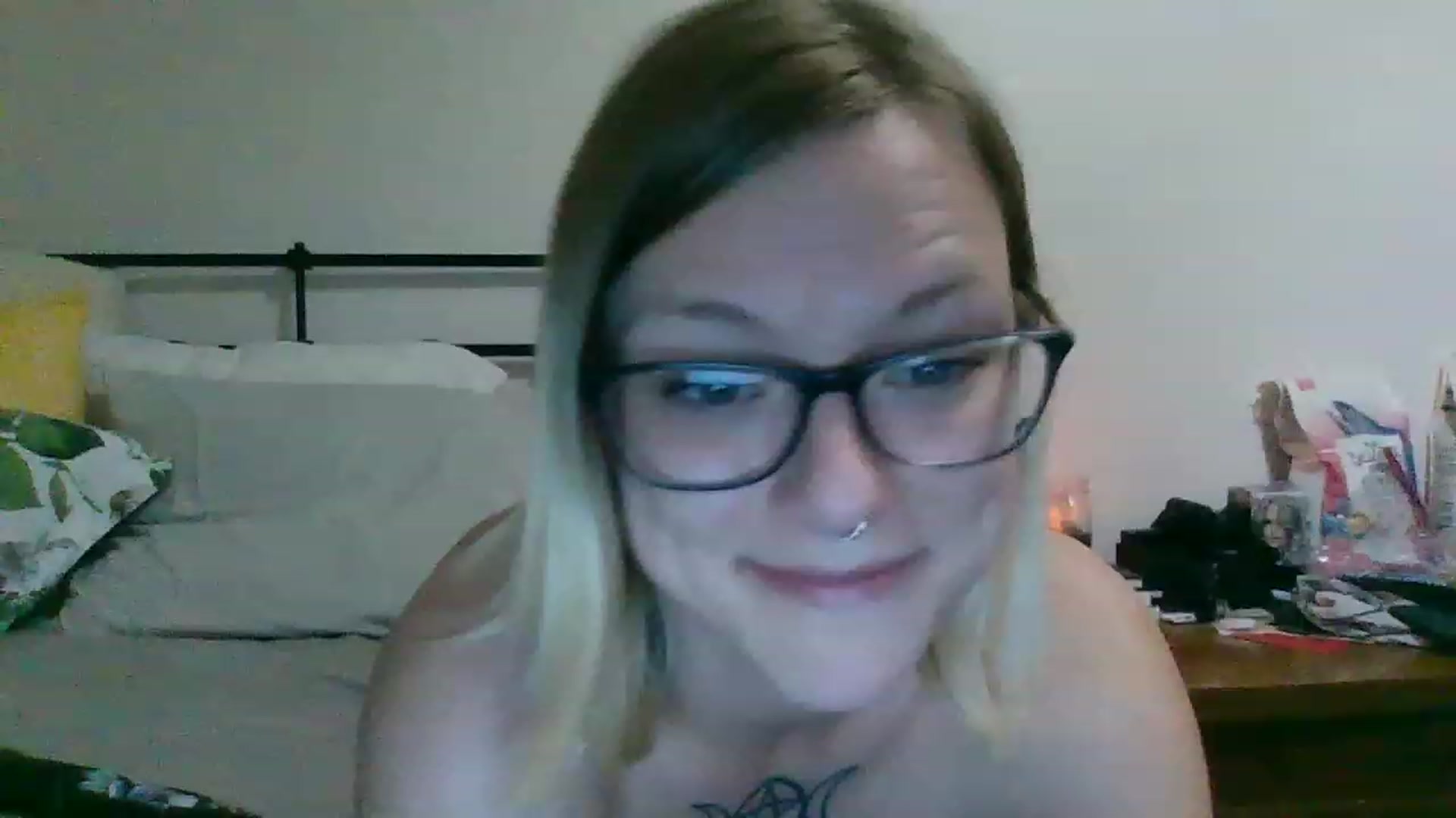 Gallery image thumbnail from Sungazing7383's myfreecams stream on, 02/13/2023, 24:30 image 19 of 20