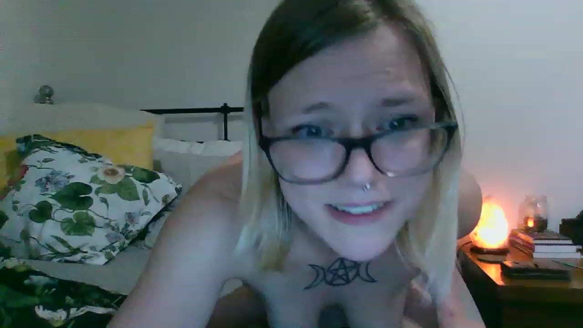 Gallery image thumbnail from Sungazing7383's myfreecams stream on, 02/13/2023, 24:30 image 1 of 20