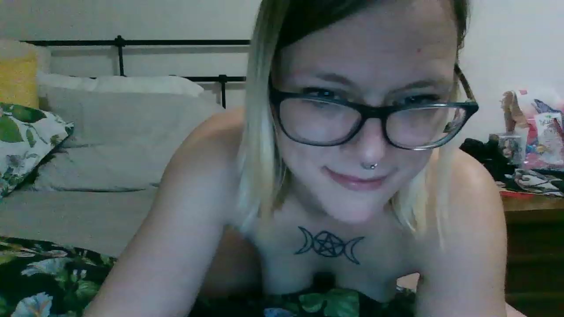 Gallery image thumbnail from Sungazing7383's myfreecams stream on, 02/13/2023, 24:30 image 11 of 20