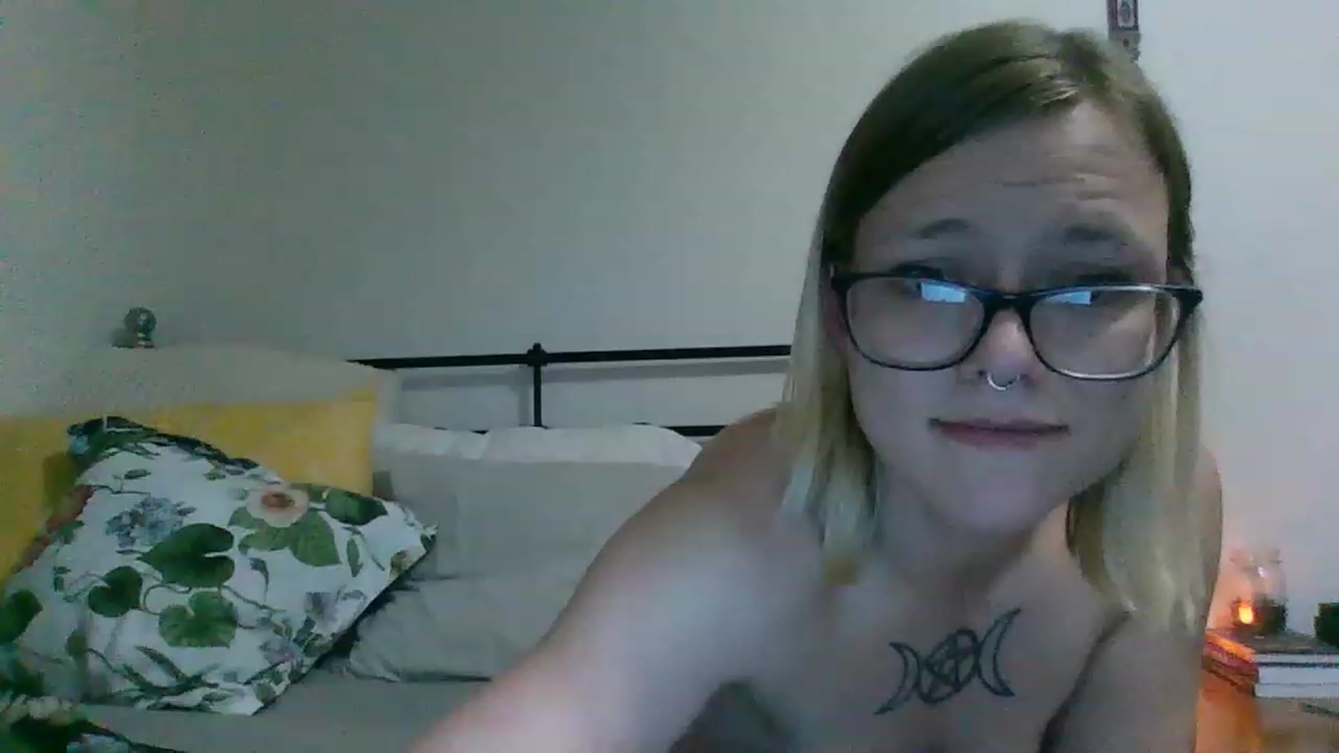 Gallery image thumbnail from Sungazing7383's myfreecams stream on, 02/13/2023, 24:30 image 6 of 20