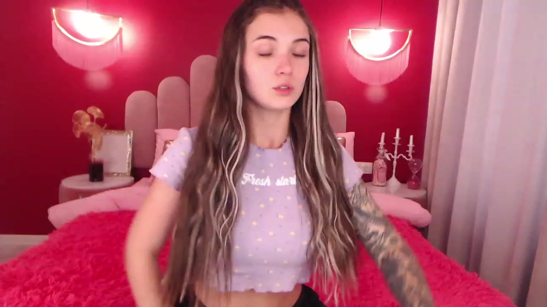 Gallery image thumbnail from SunnyAmelia's myfreecams stream on, 11/22/2022, 11:18 image 18 of 20