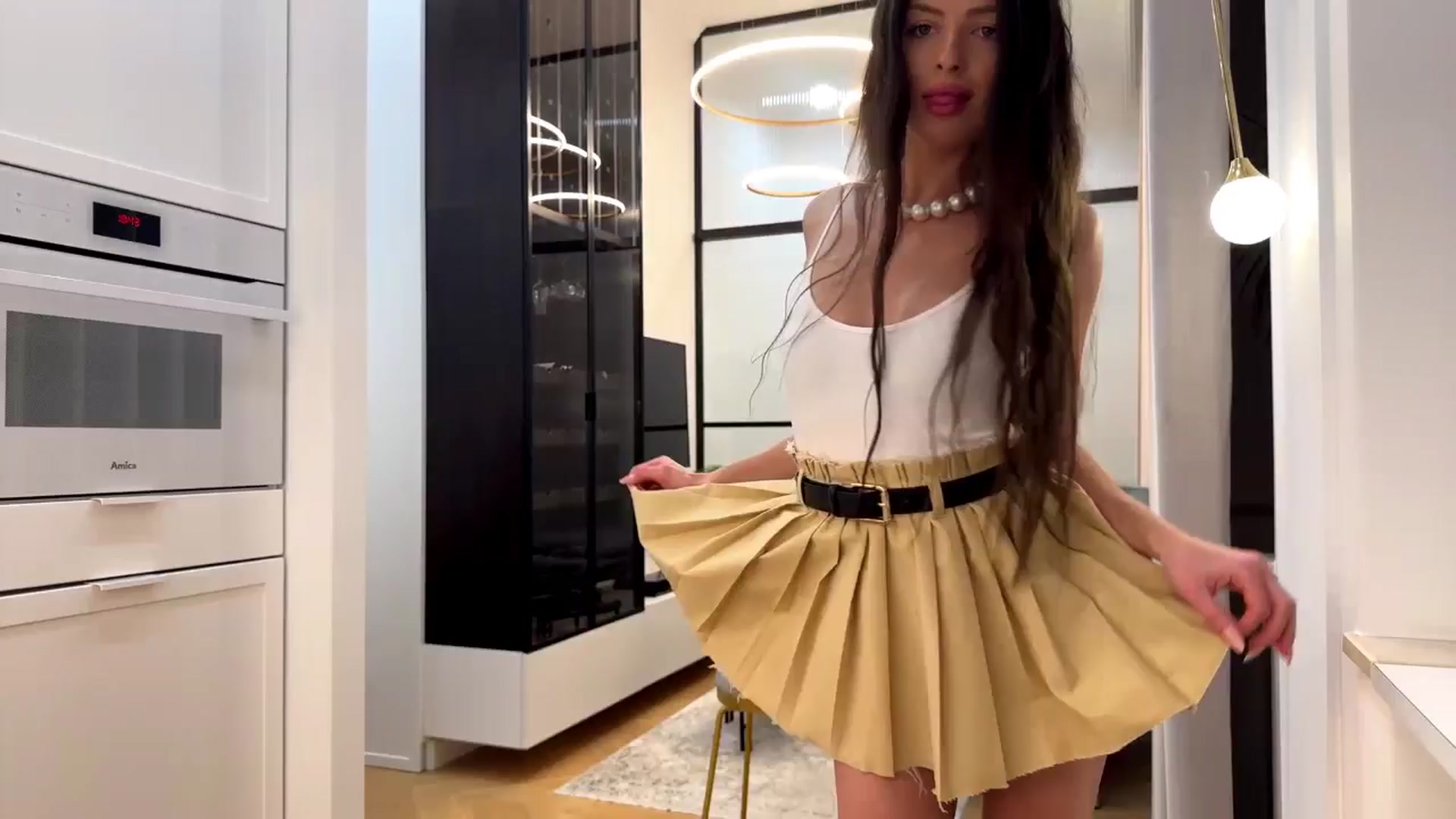 Gallery image thumbnail from SunnyLuxe's myfreecams stream on, 11/29/2024, 19:31 image 4 of 20