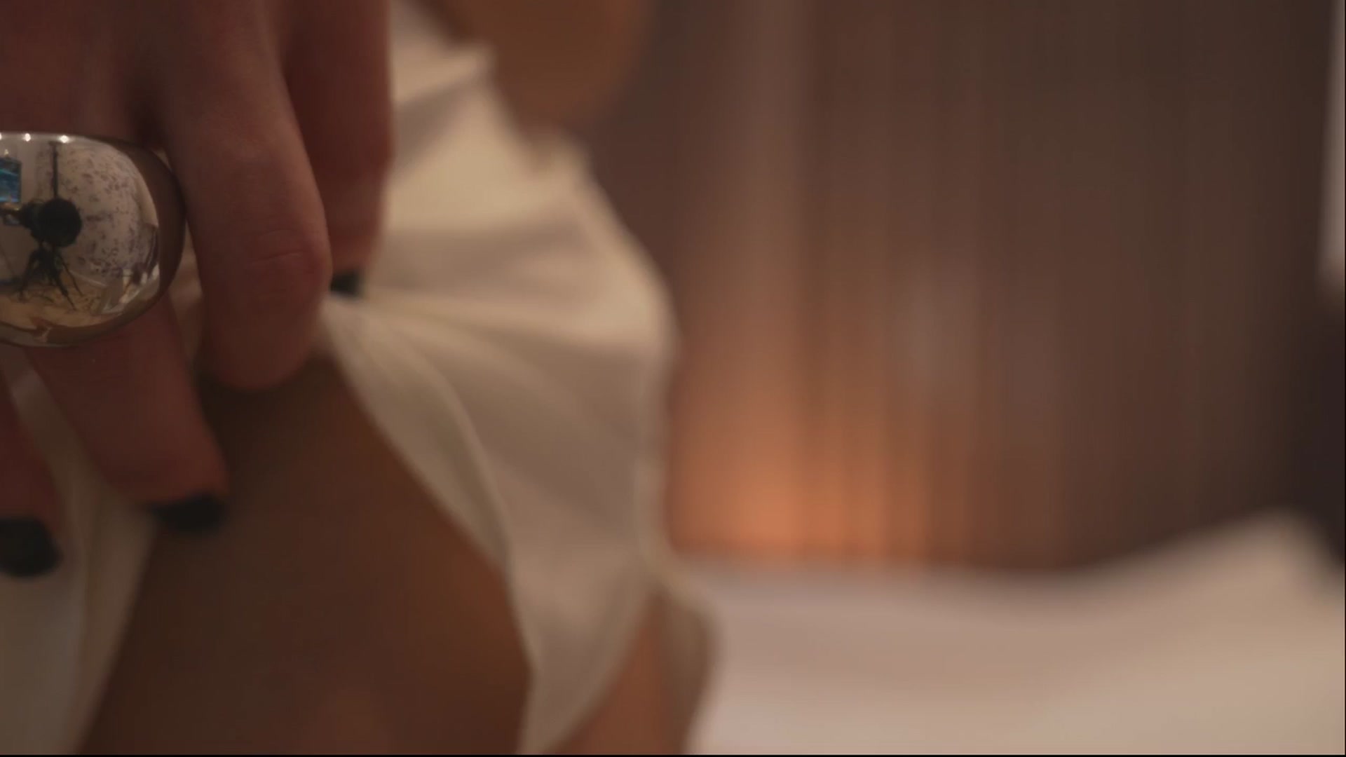 Gallery image thumbnail from SunnyLuxe's myfreecams stream on, 12/16/2024, 20:31 image 15 of 20