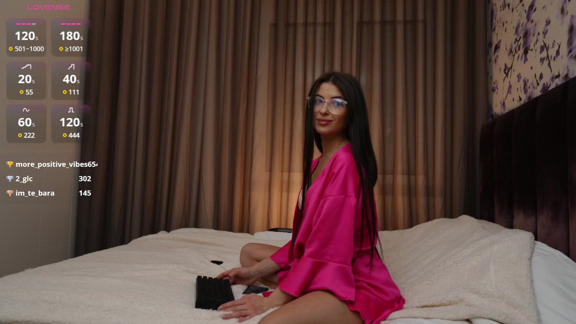 Gallery image thumbnail from SunnyLuxe's myfreecams stream on, 12/24/2024, 24:34 image 1 of 20
