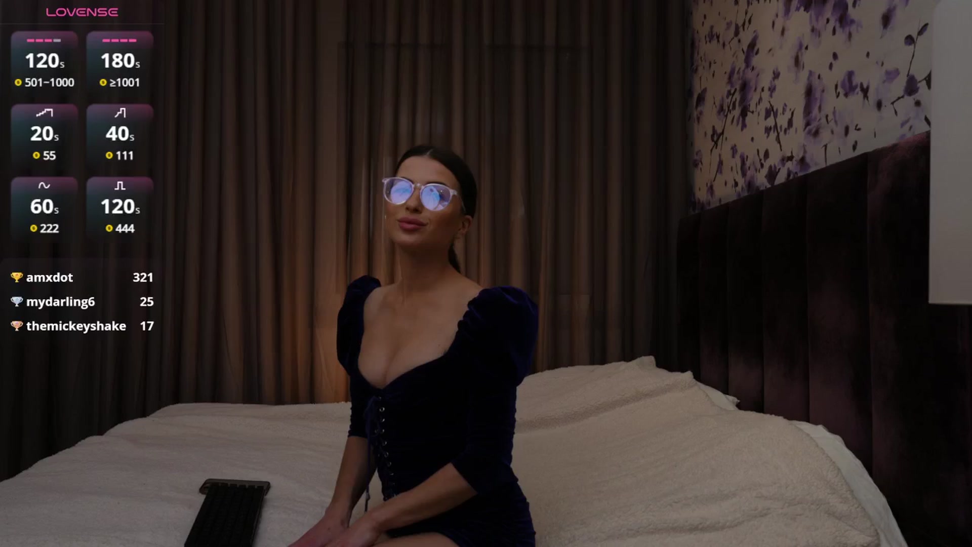 Gallery image thumbnail from SunnyLuxe's myfreecams stream on, 12/25/2024, 24:05 image 7 of 20