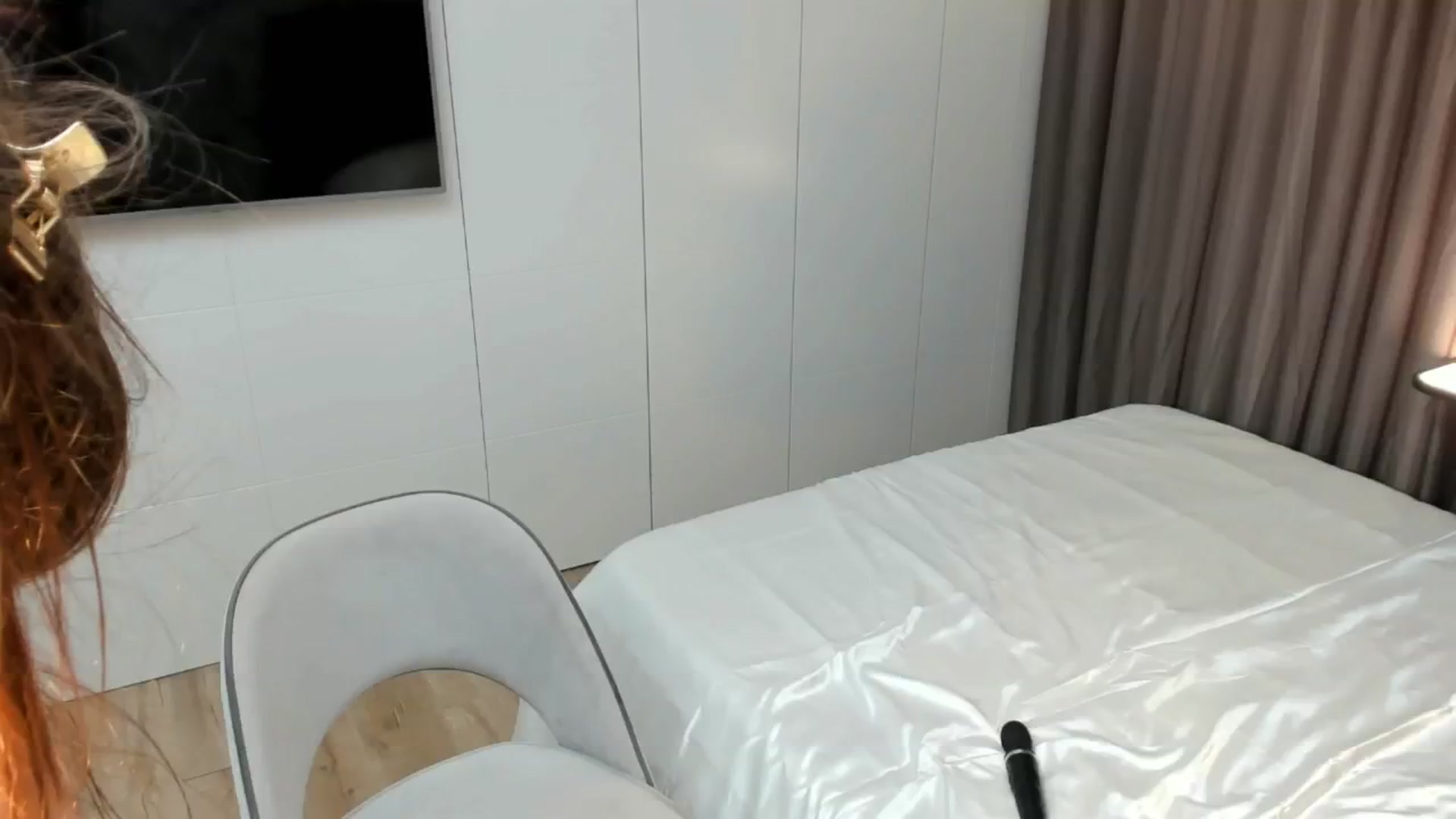 Gallery image thumbnail from SunnyLuxe's myfreecams stream on, 04/01/2025, 23:05 image 10 of 20