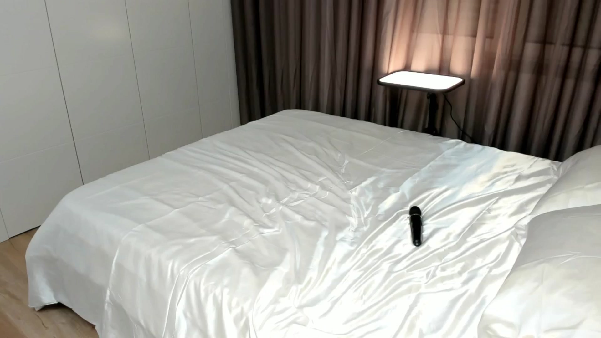 Gallery image thumbnail from SunnyLuxe's myfreecams stream on, 04/02/2025, 24:02 image 1 of 20