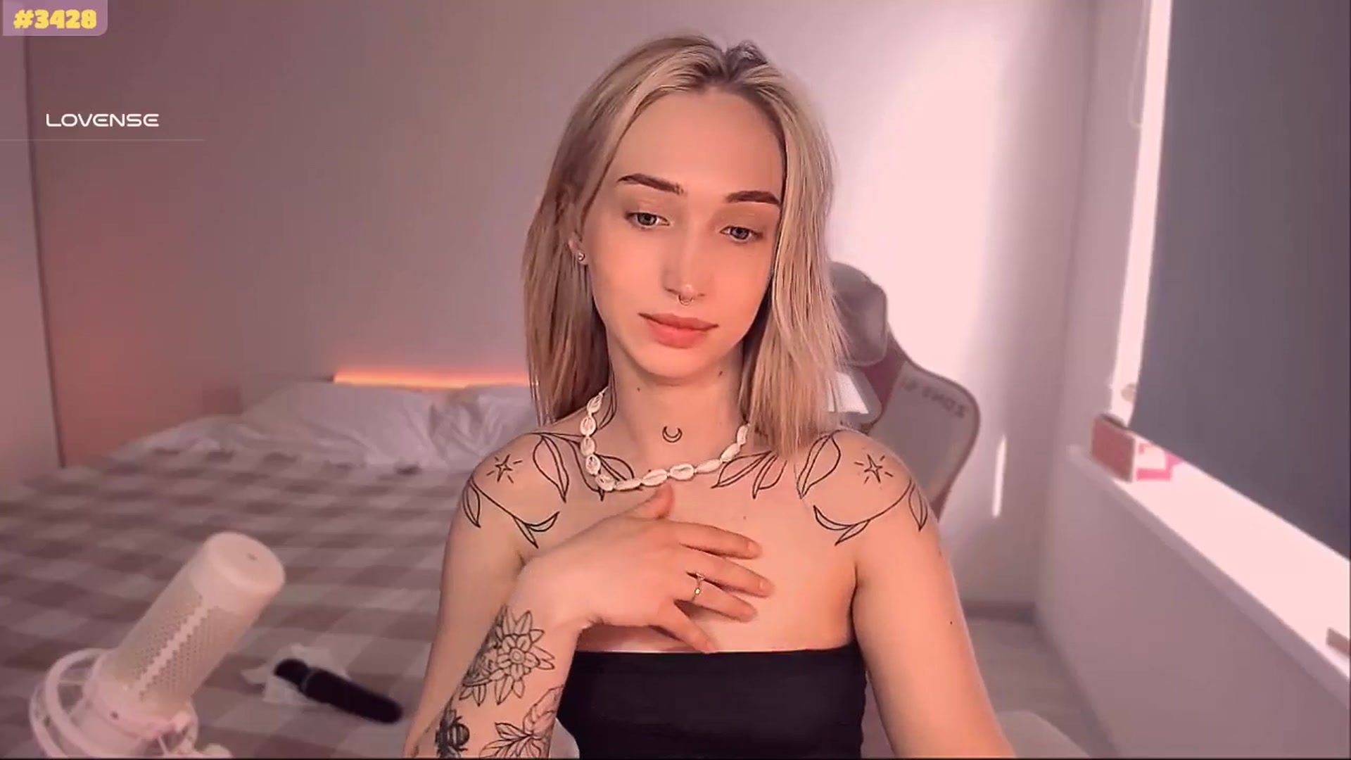 Gallery image thumbnail from Sunny_BDAY's myfreecams stream on, 05/05/2025, 09:09 image 16 of 20