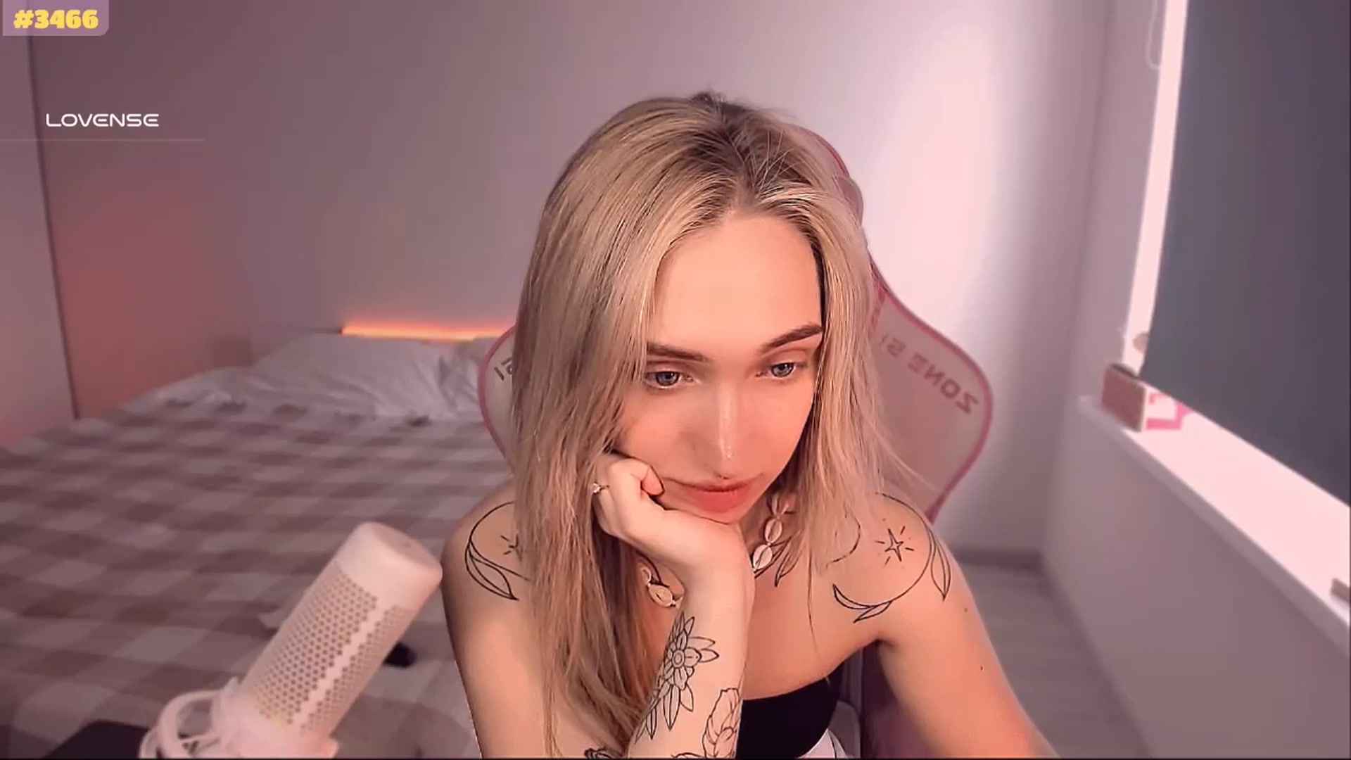 Gallery image thumbnail from Sunny_BDAY's myfreecams stream on, 05/05/2025, 09:09 image 14 of 20