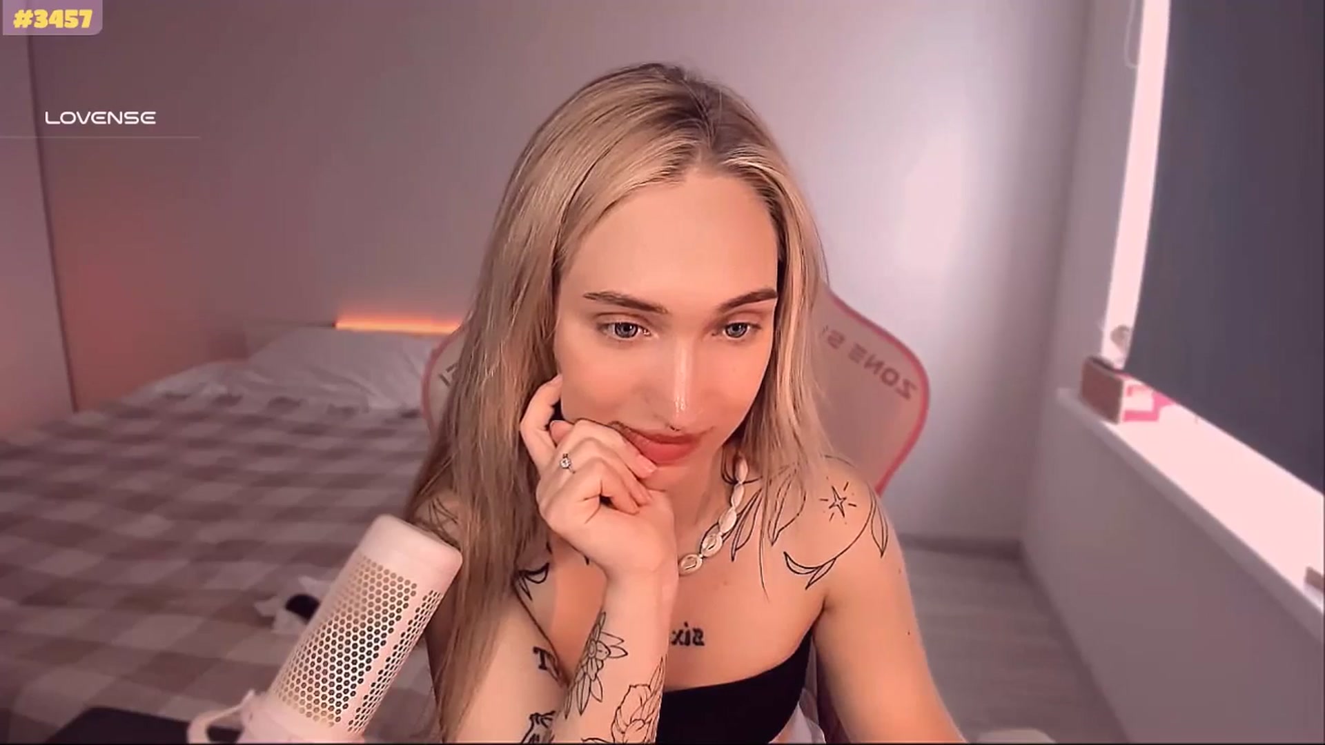 Gallery image thumbnail from Sunny_BDAY's myfreecams stream on, 05/05/2025, 09:09 image 7 of 20