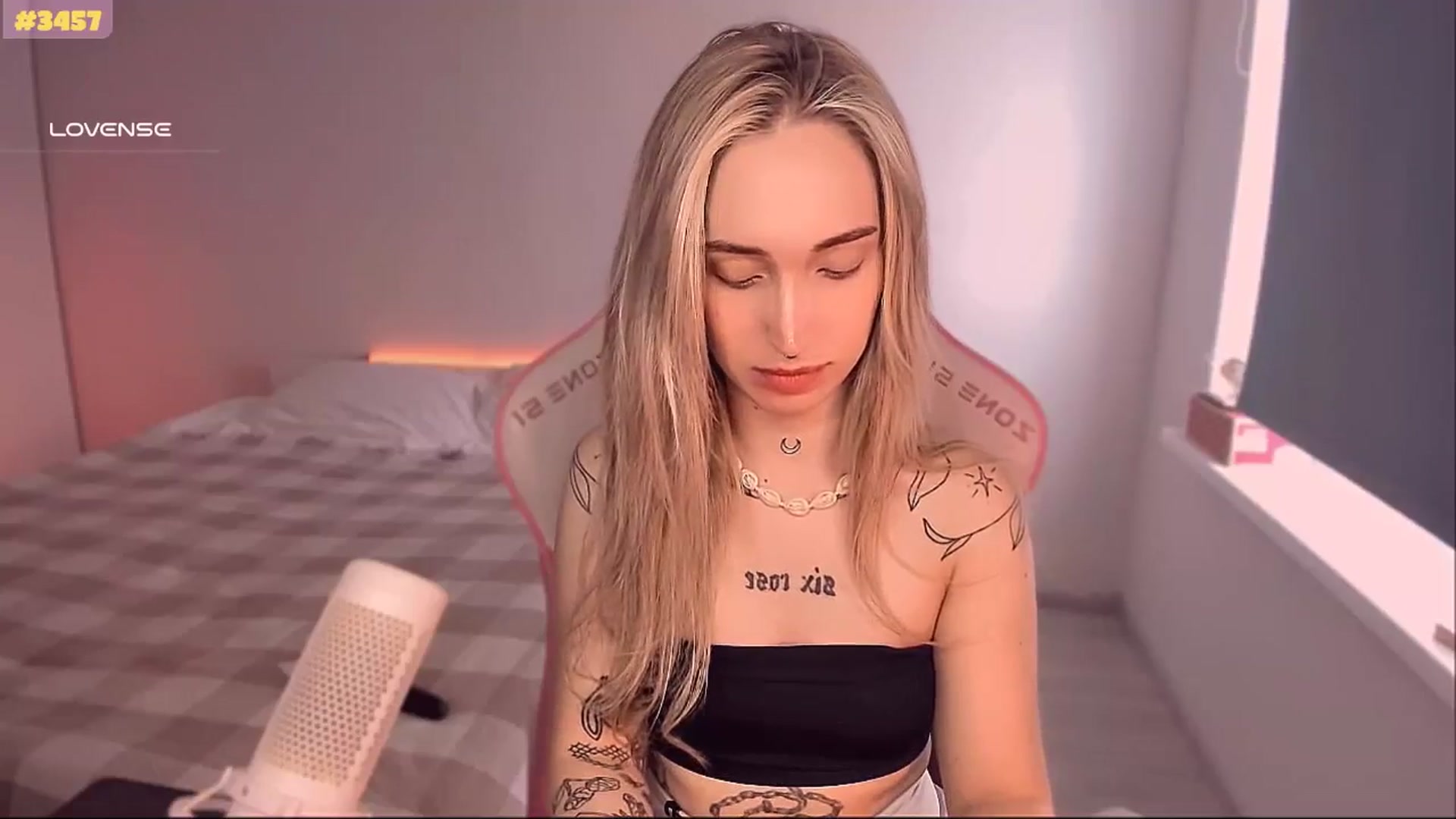 Gallery image thumbnail from Sunny_BDAY's myfreecams stream on, 05/05/2025, 09:09 image 5 of 20