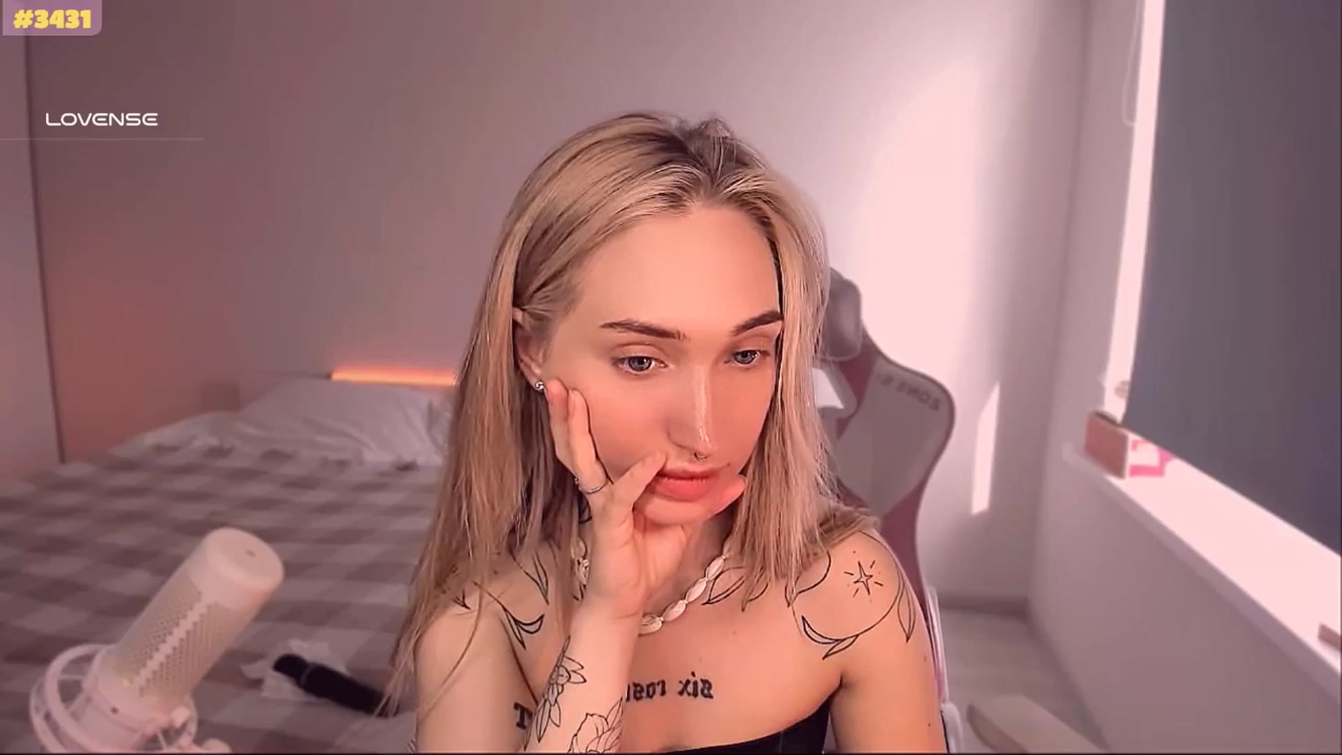 Gallery image thumbnail from Sunny_BDAY's myfreecams stream on, 05/05/2025, 09:09 image 18 of 20