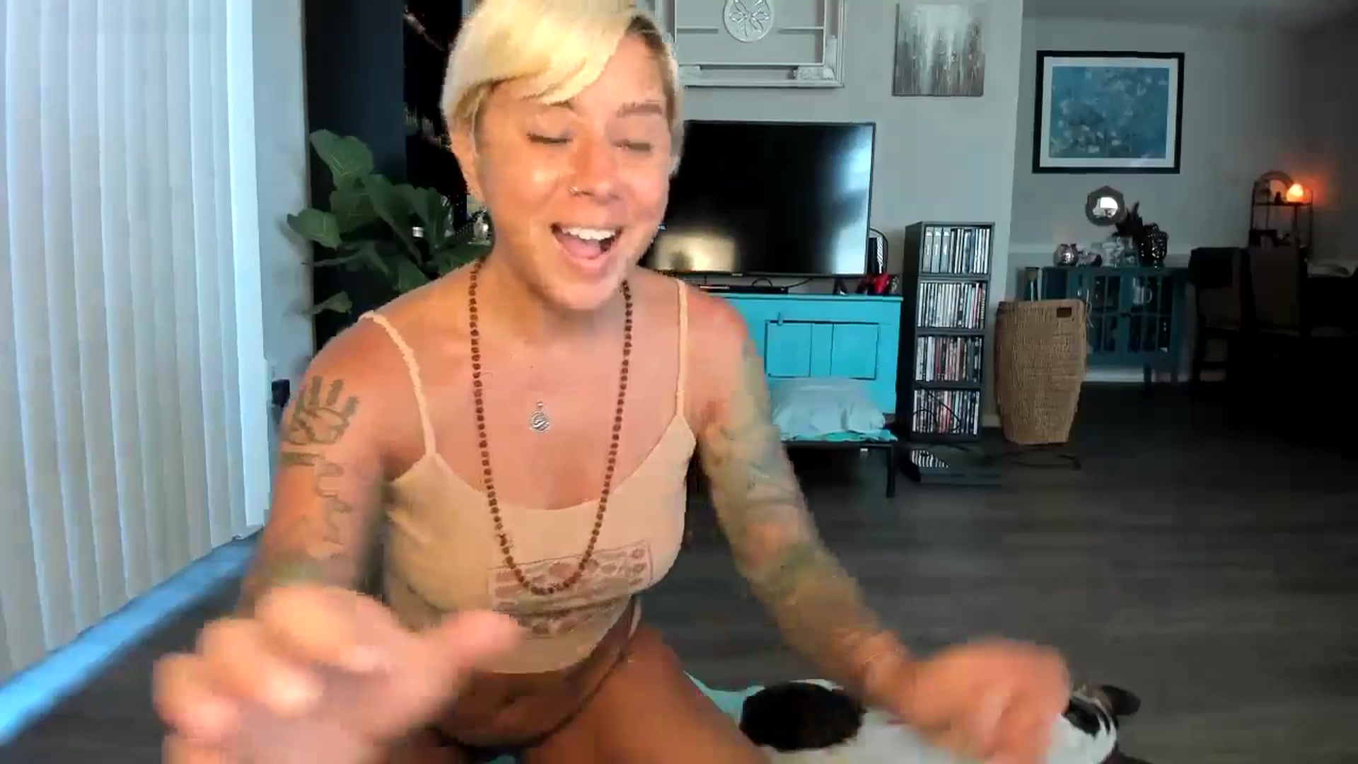 Gallery image thumbnail from Sunny_Charms's myfreecams stream on, 08/13/2024, 15:31 image 15 of 20