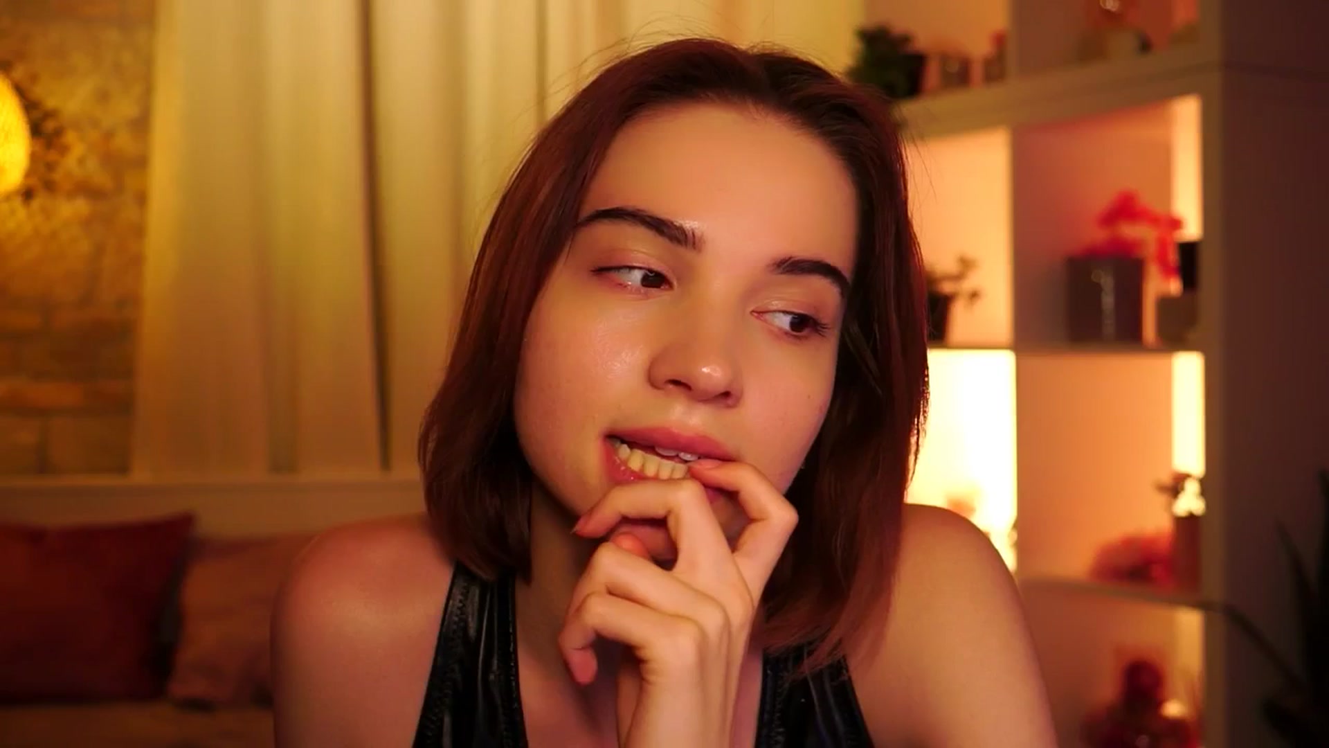 Gallery image thumbnail from Sunny_Honeey's myfreecams stream on, 07/20/2025, 17:04 image 4 of 20