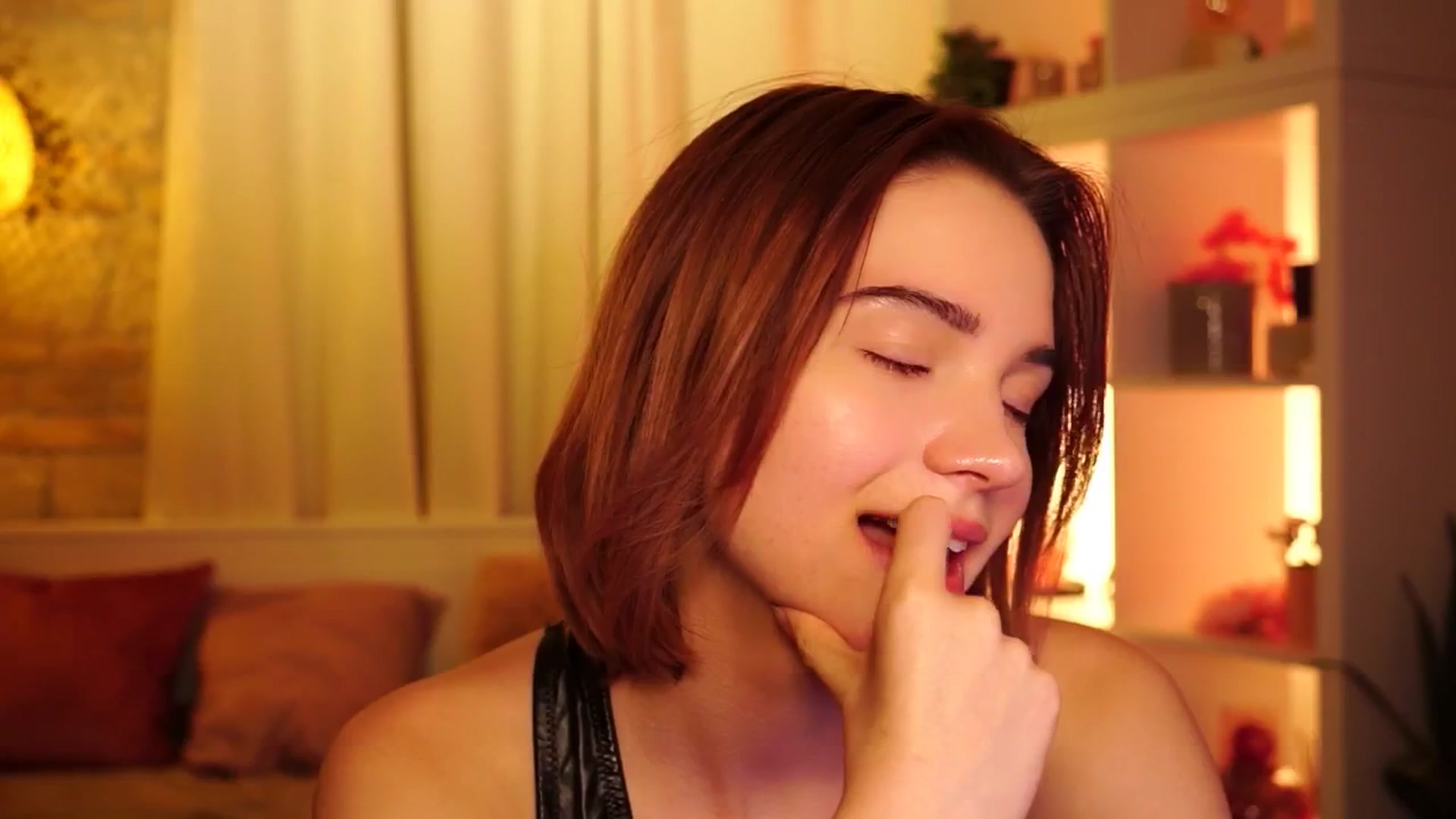 Gallery image thumbnail from Sunny_Honeey's myfreecams stream on, 07/20/2025, 17:04 image 5 of 20