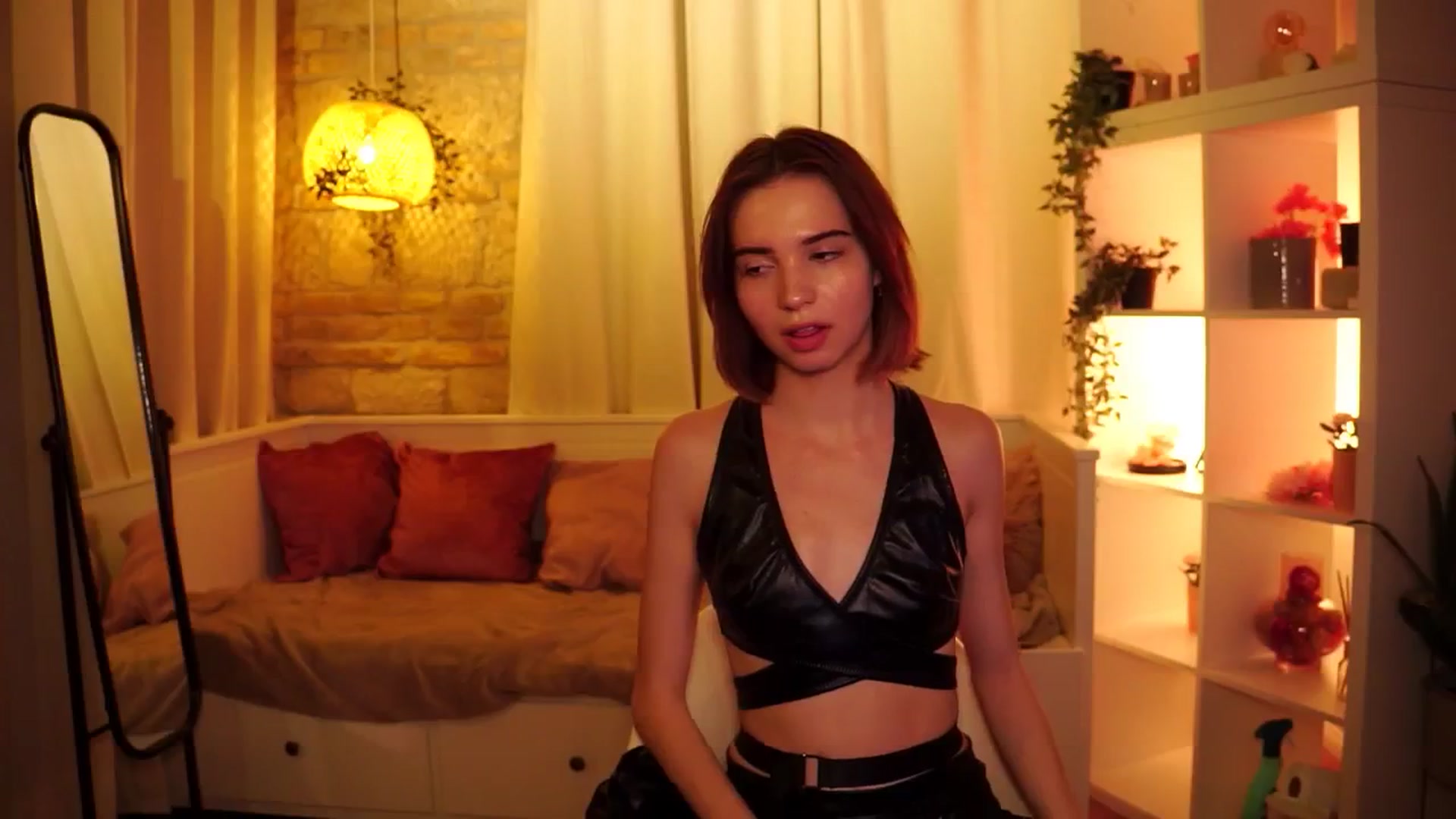 Gallery image thumbnail from Sunny_Honeey's myfreecams stream on, 07/20/2025, 19:23 image 4 of 20