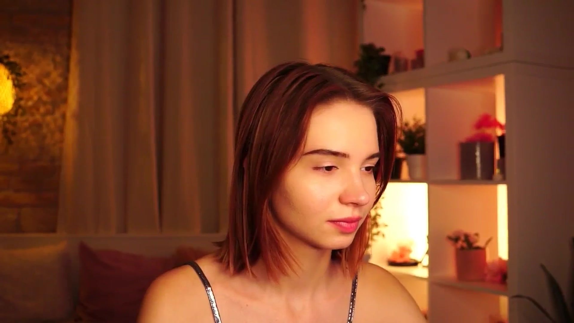 Gallery image thumbnail from Sunny_Honeey's myfreecams stream on, 08/04/2025, 18:33 image 12 of 20
