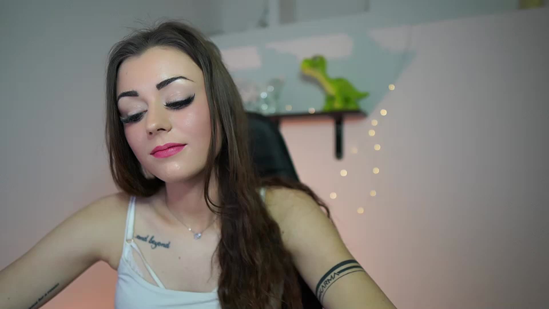 Gallery image thumbnail from Sunny__Leone_'s myfreecams stream on, 02/25/2023, 14:04 image 17 of 20