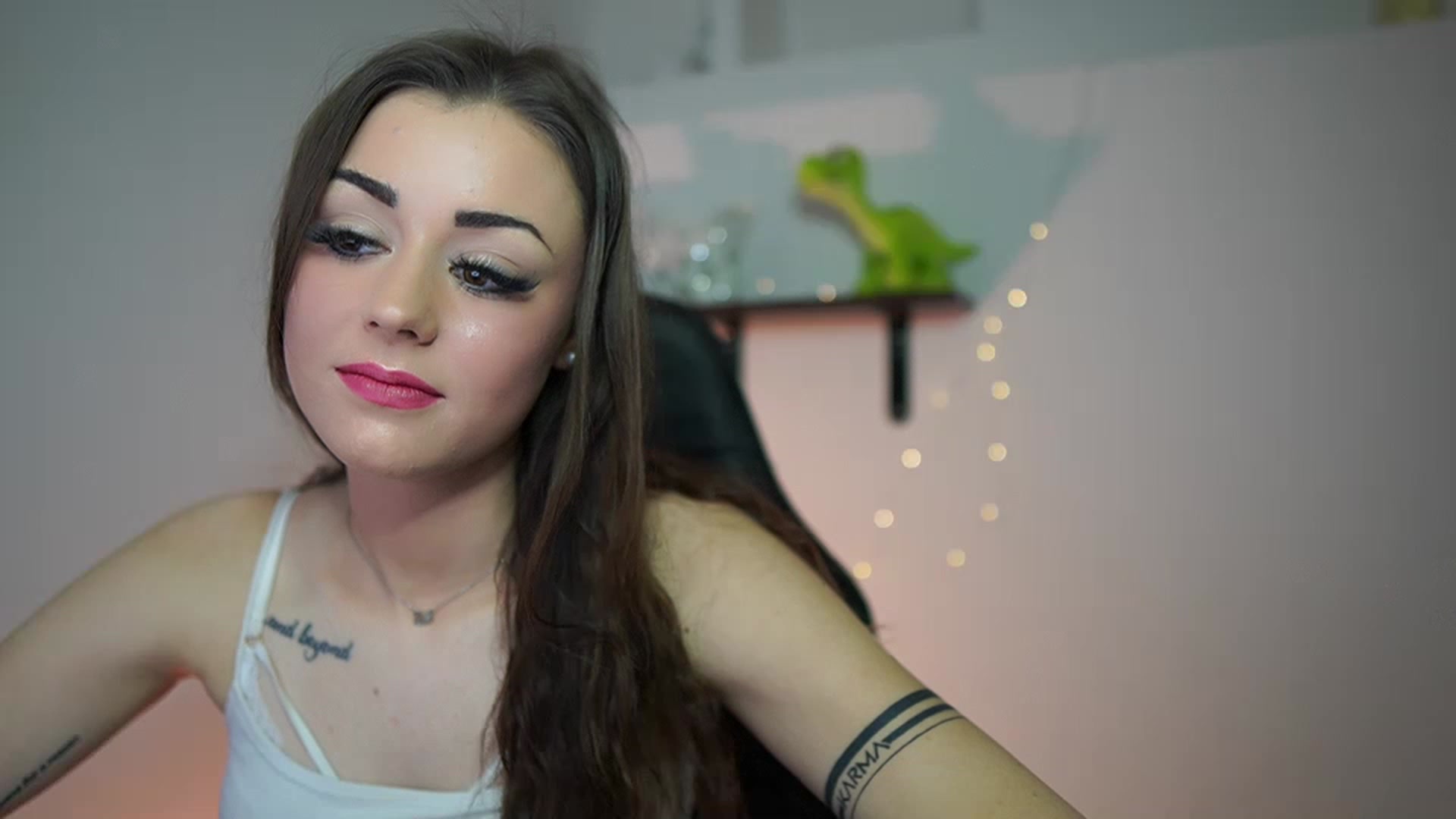 Gallery image thumbnail from Sunny__Leone_'s myfreecams stream on, 02/25/2023, 14:04 image 16 of 20