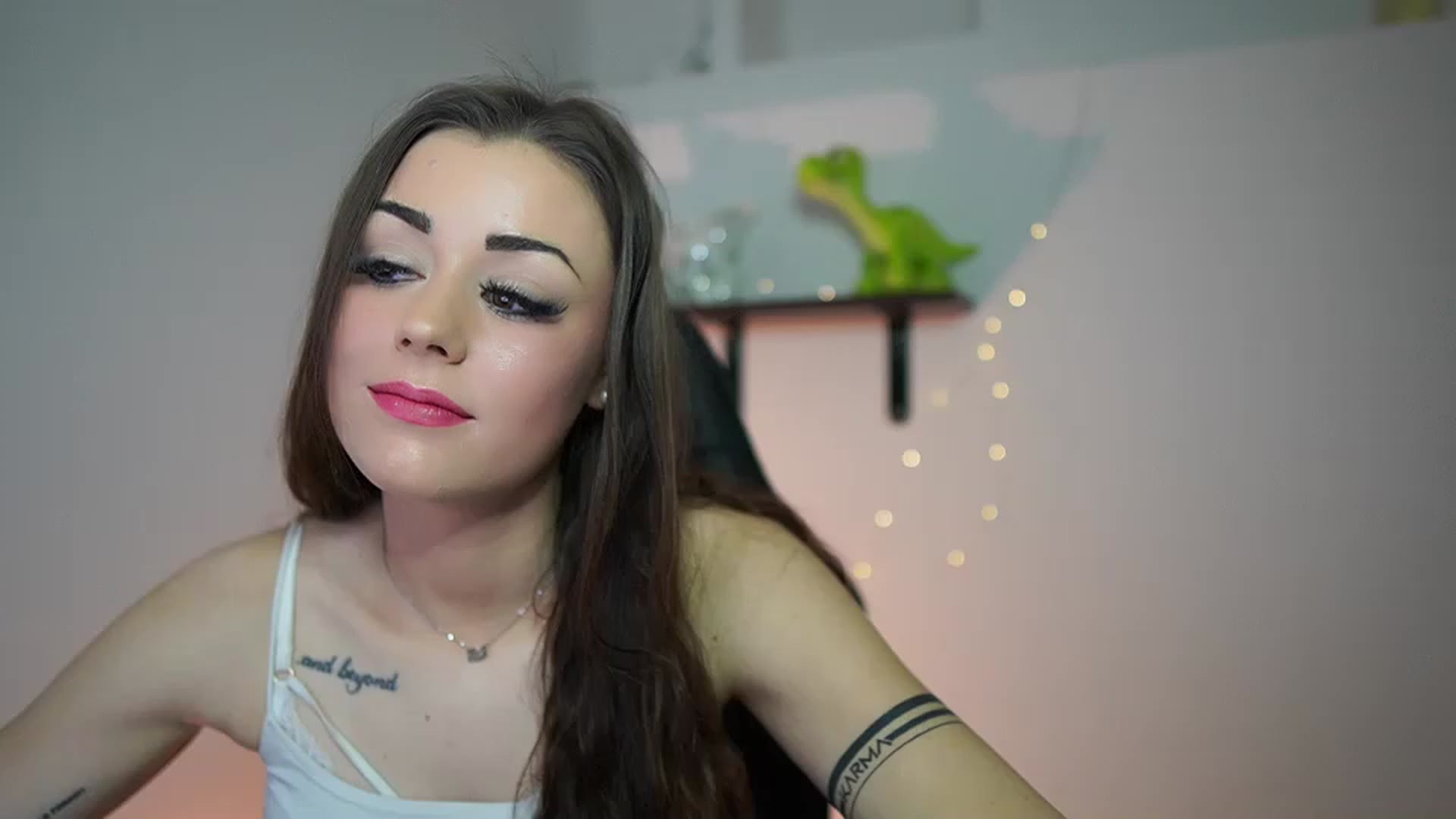 Gallery image thumbnail from Sunny__Leone_'s myfreecams stream on, 02/25/2023, 14:04 image 18 of 20