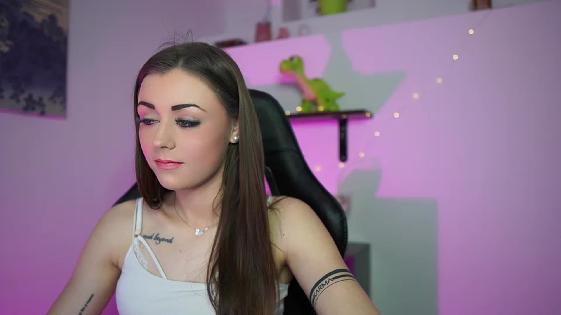 Gallery image thumbnail from Sunny__Leone_'s myfreecams stream on, 03/06/2023, 14:41 image 7 of 20