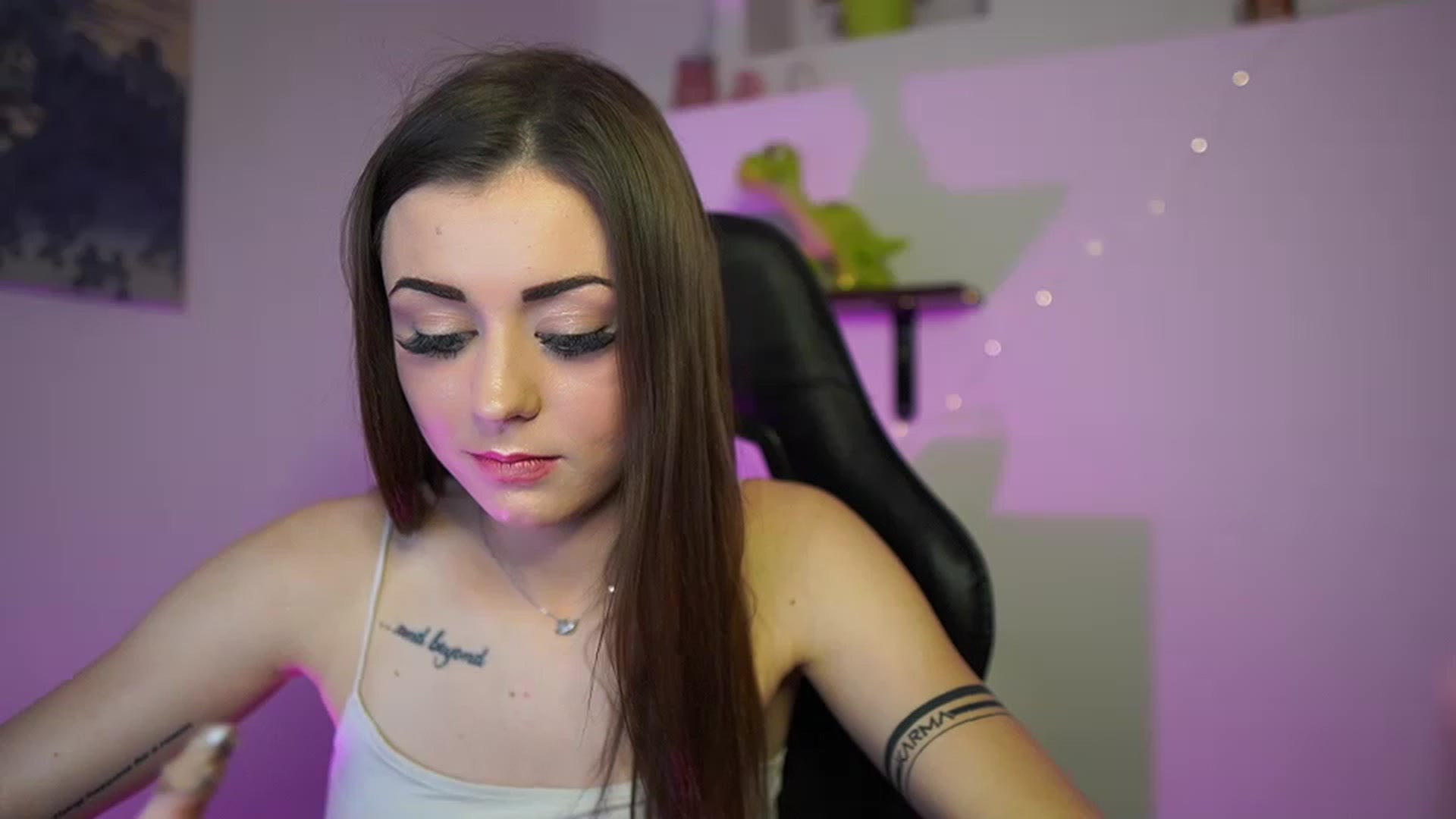Gallery image thumbnail from Sunny__Leone_'s myfreecams stream on, 03/06/2023, 18:49 image 17 of 20