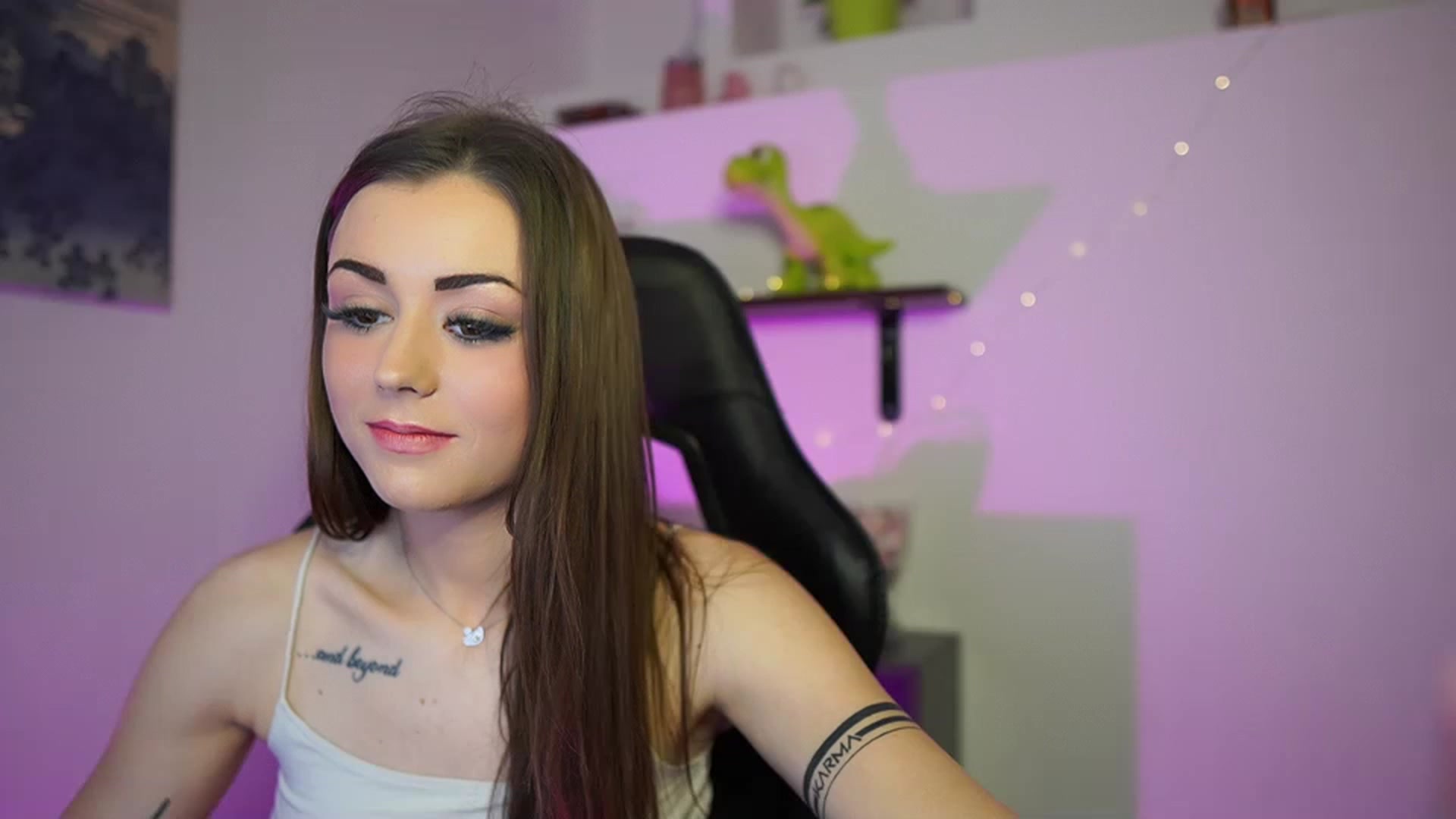 Gallery image thumbnail from Sunny__Leone_'s myfreecams stream on, 03/06/2023, 18:49 image 1 of 20