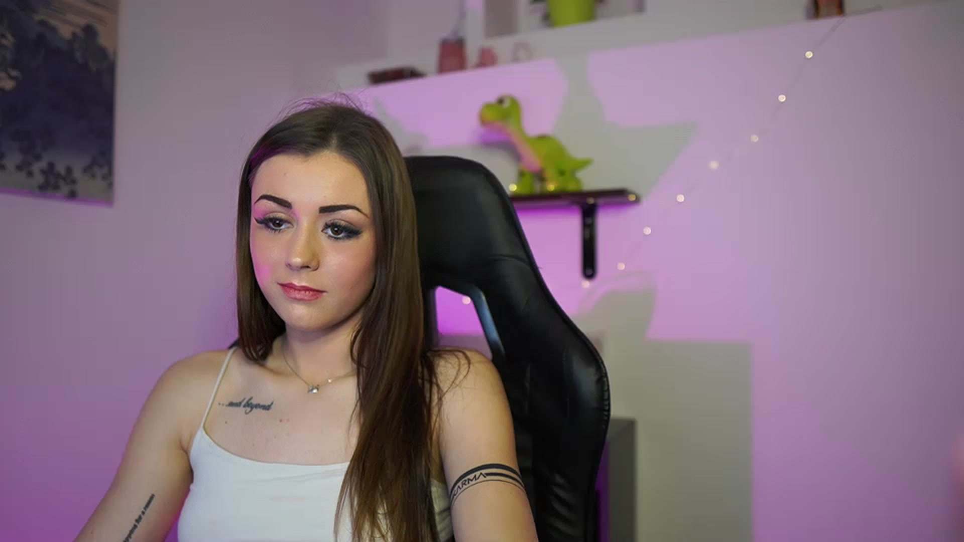 Gallery image thumbnail from Sunny__Leone_'s myfreecams stream on, 03/06/2023, 18:49 image 2 of 20