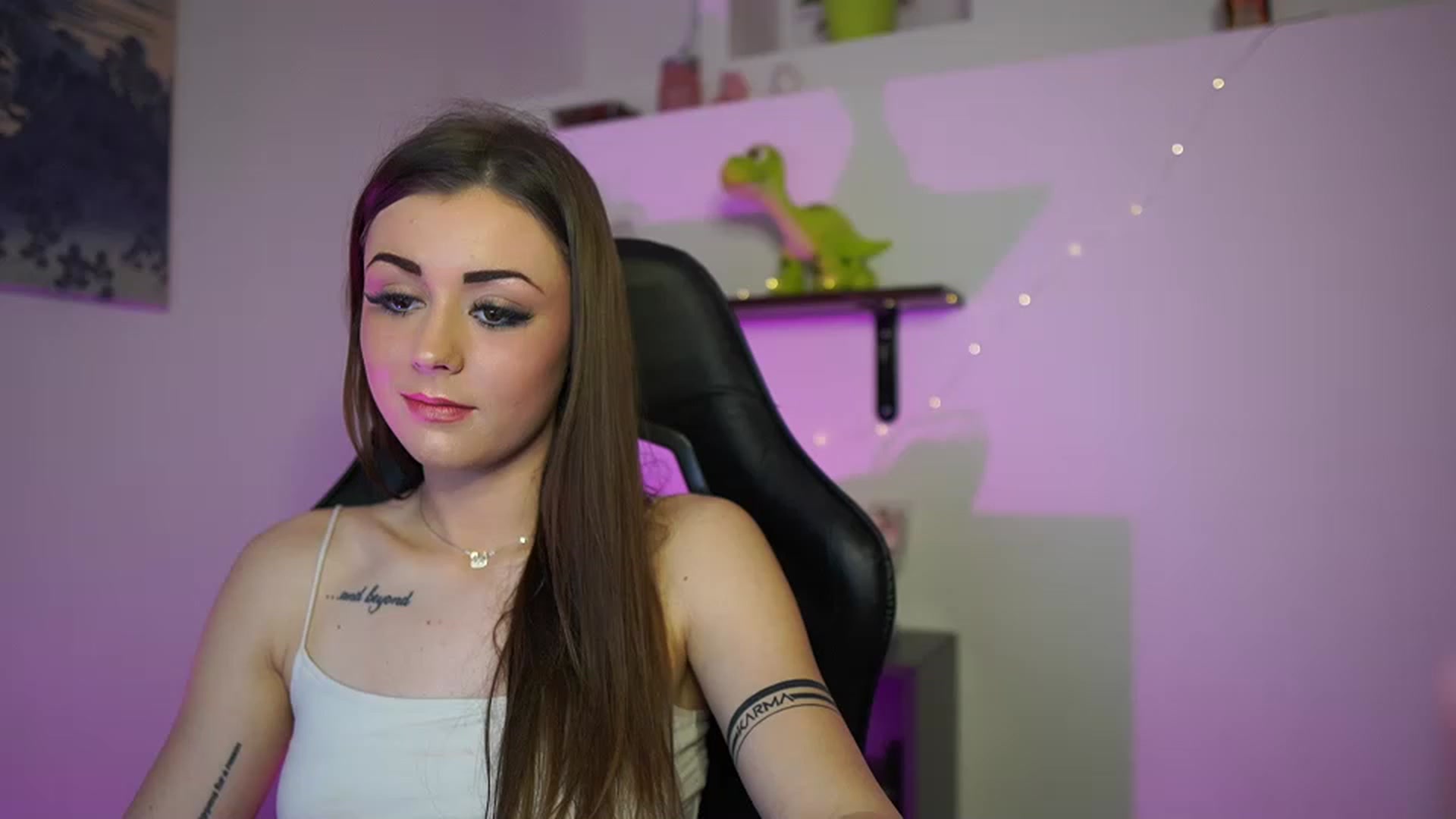 Gallery image thumbnail from Sunny__Leone_'s myfreecams stream on, 03/06/2023, 18:49 image 6 of 20