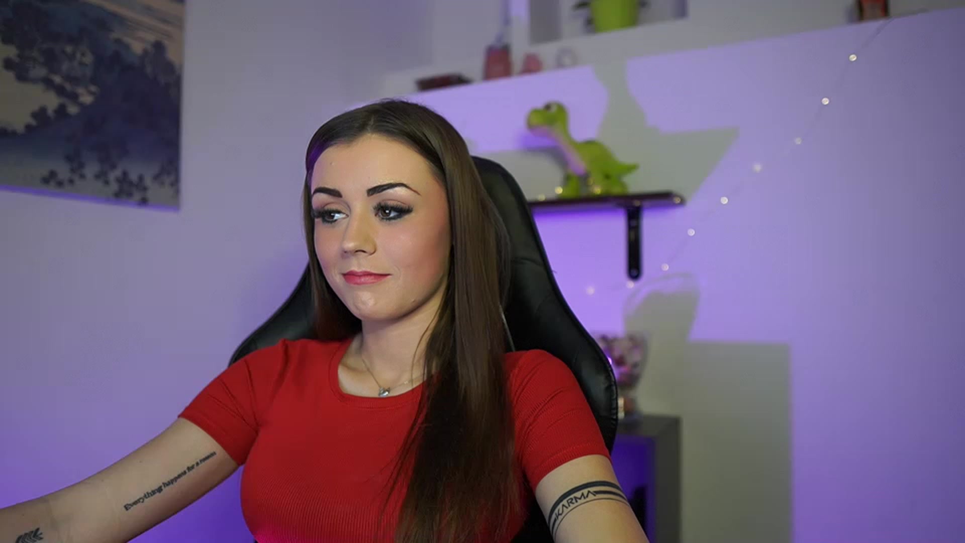 Gallery image thumbnail from Sunny__Leone_'s myfreecams stream on, 03/08/2023, 18:08 image 9 of 20