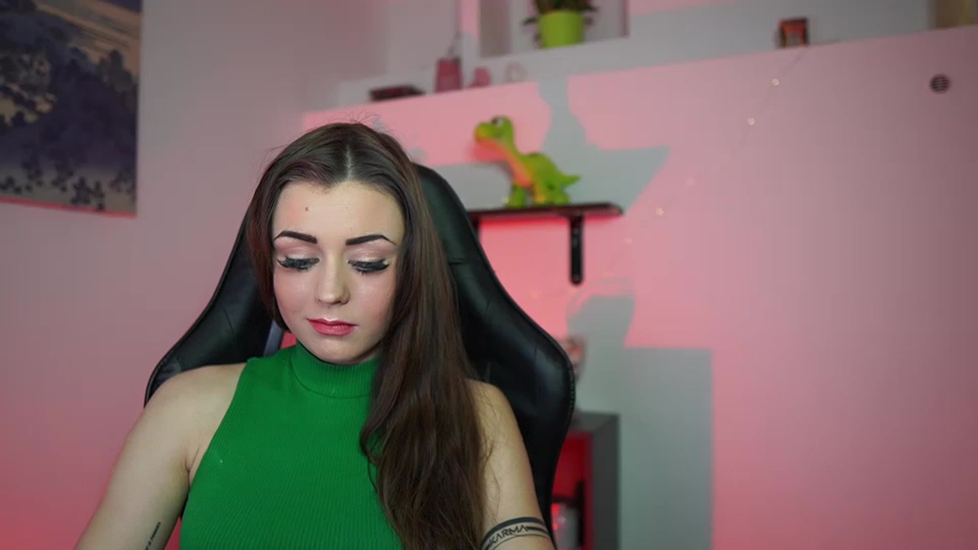 Gallery image thumbnail from Sunny__Leone_'s myfreecams stream on, 03/11/2023, 21:43 image 3 of 20
