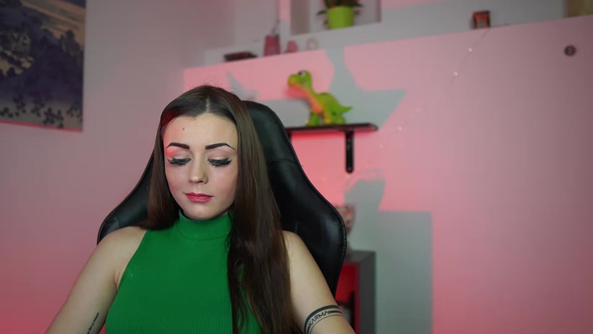 Gallery image thumbnail from Sunny__Leone_'s myfreecams stream on, 03/11/2023, 22:34 image 8 of 20